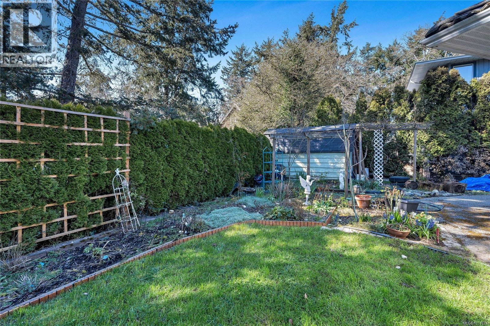1395 Epsom Close, Saanich