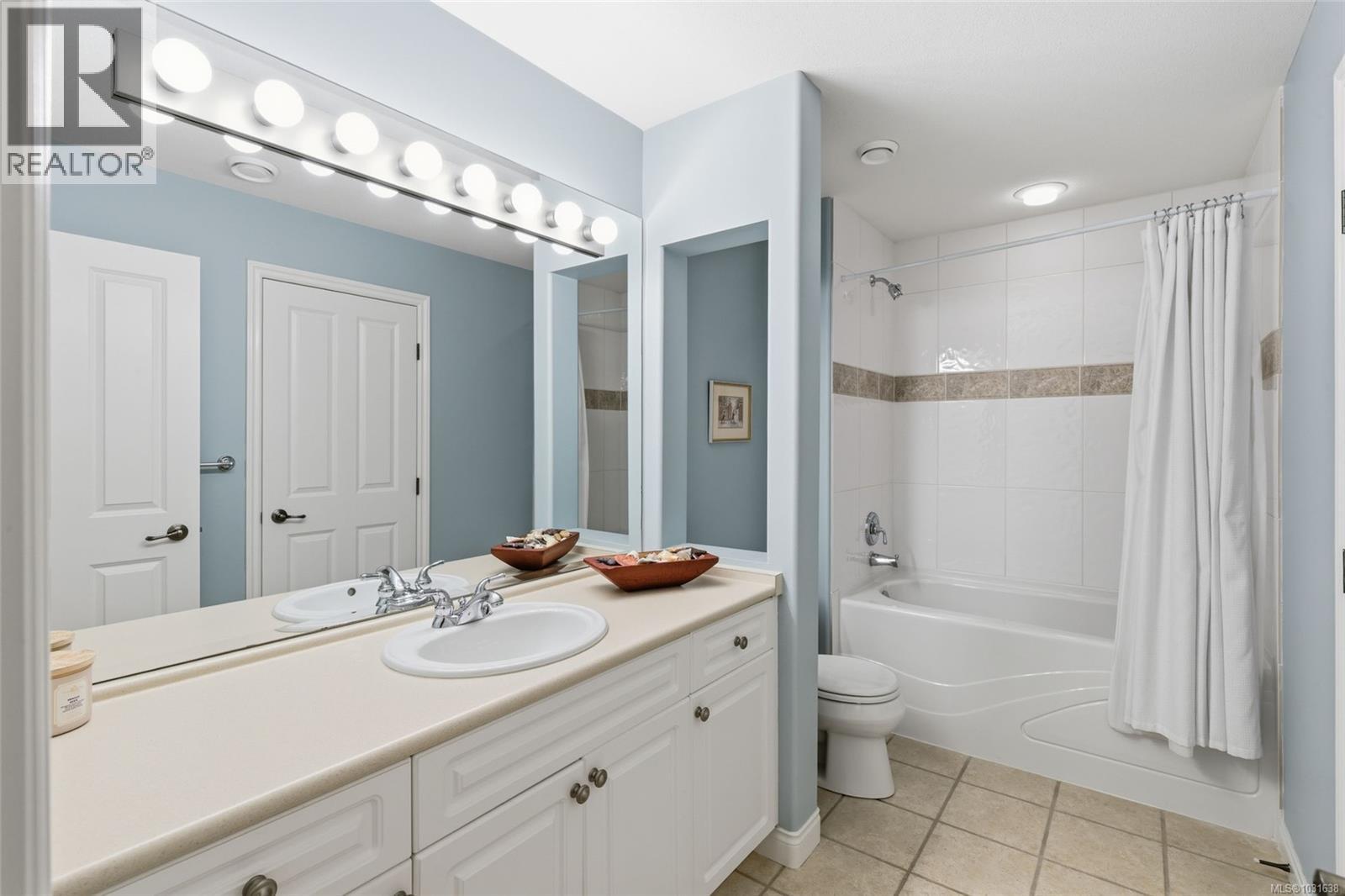 1403 Cape Cod Dr, Parksville