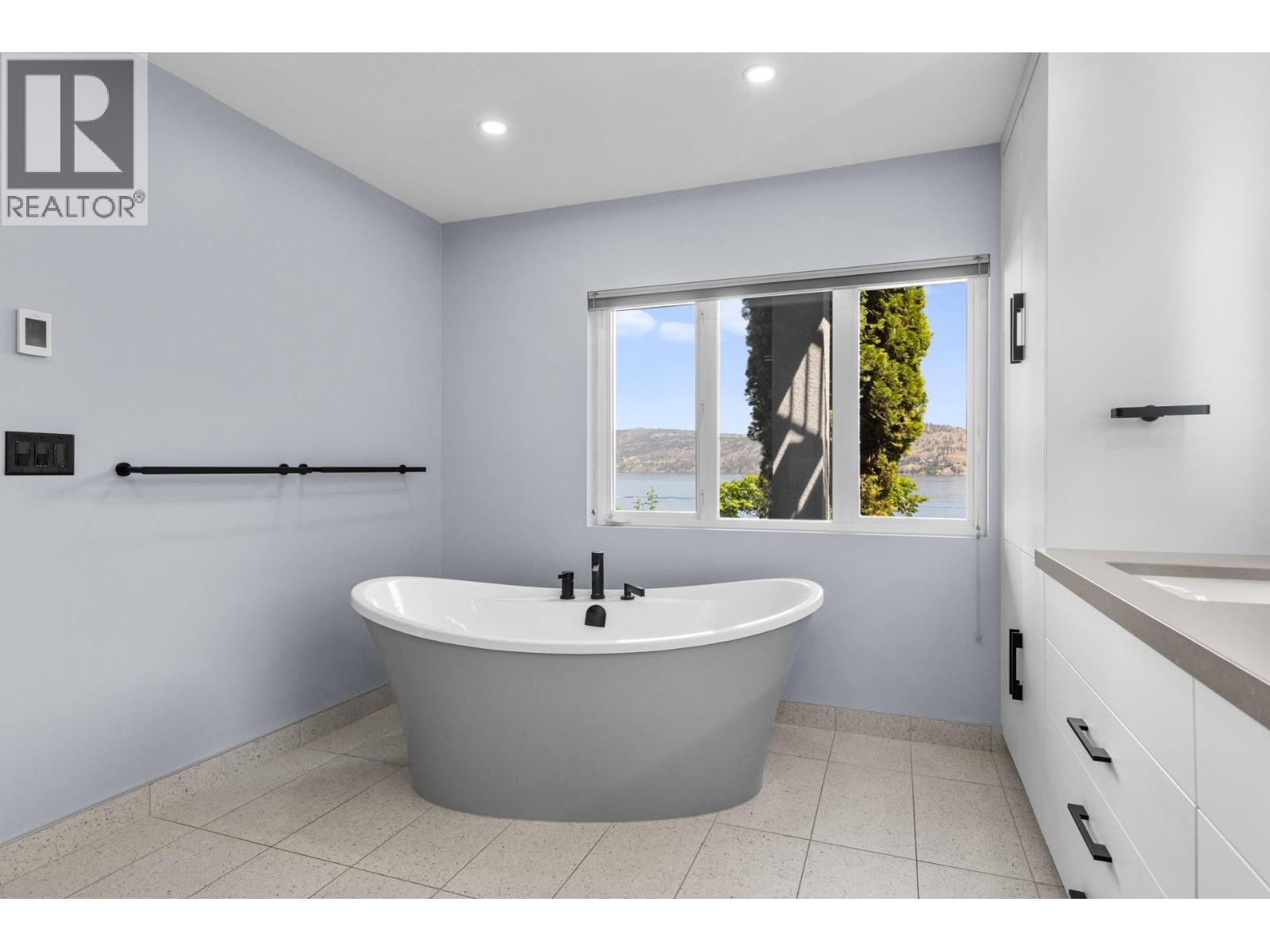 901 Westside Road S Unit# 7, West Kelowna