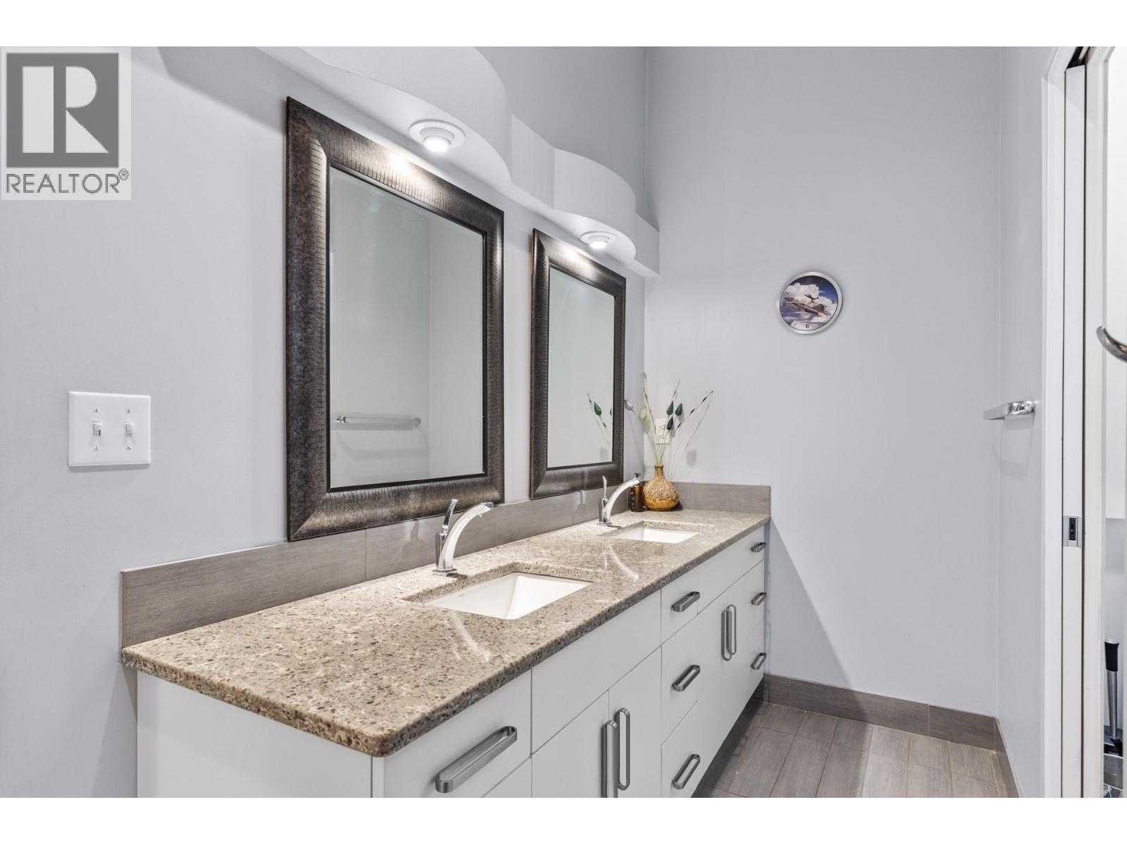 901 Westside Road S Unit# 7, West Kelowna