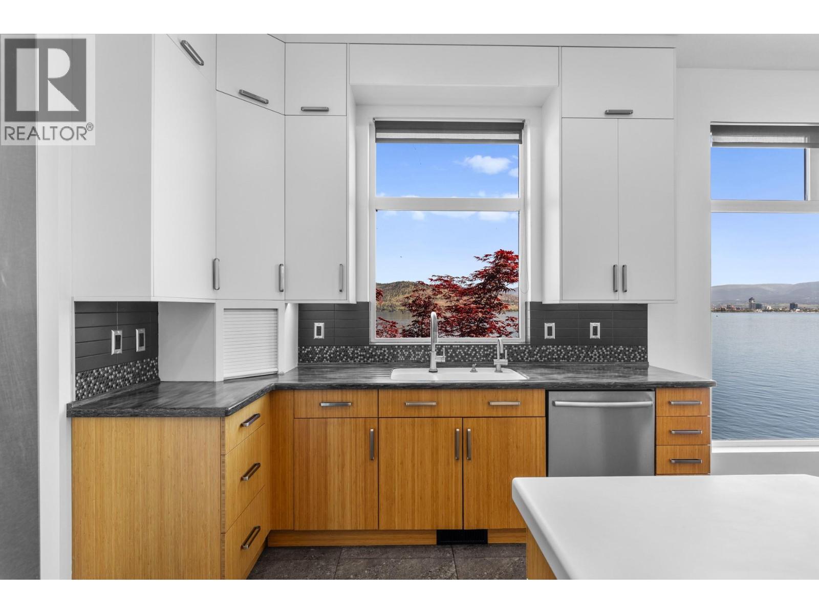 901 Westside Road S Unit# 7, West Kelowna