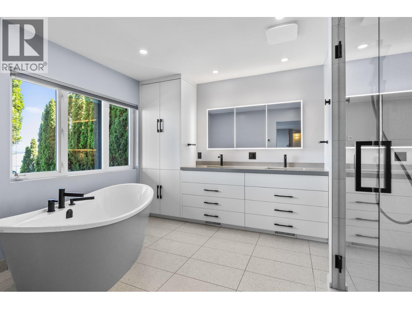 901 Westside Road S Unit# 7, West Kelowna