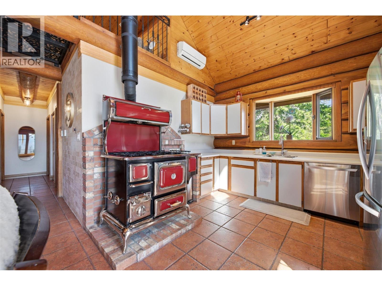 3743 Gates Road, West Kelowna