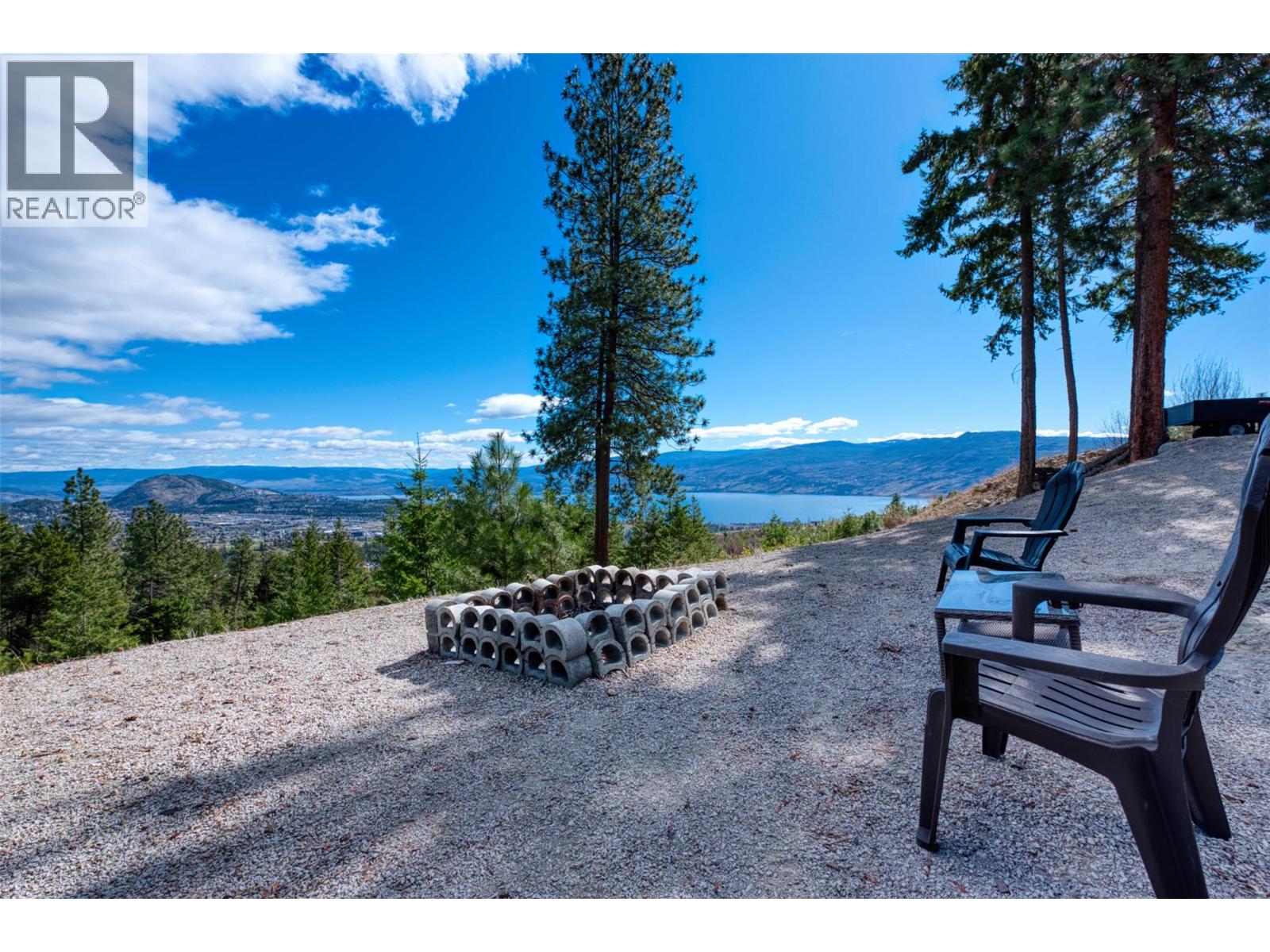 3743 Gates Road, West Kelowna
