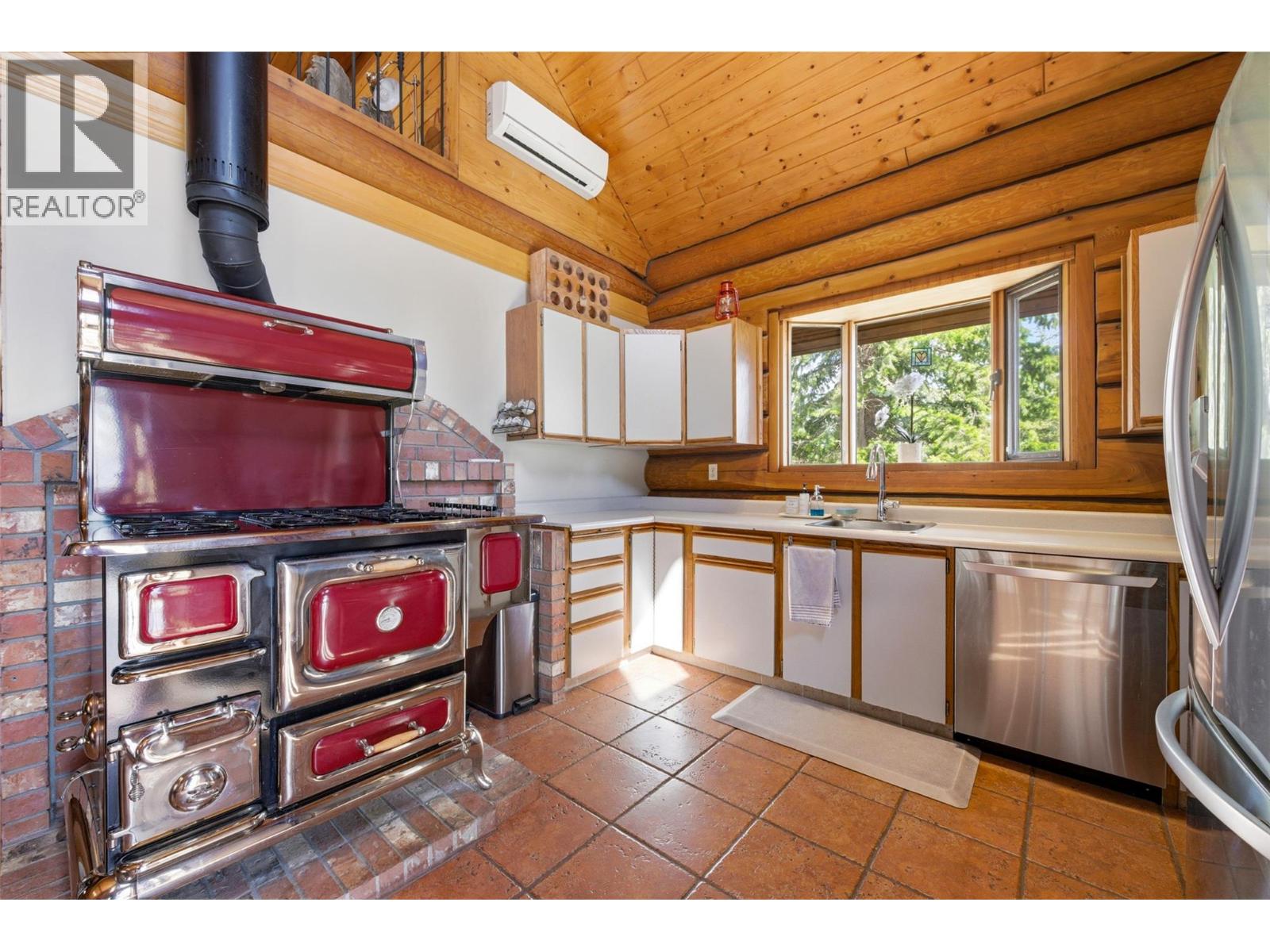 3743 Gates Road, West Kelowna