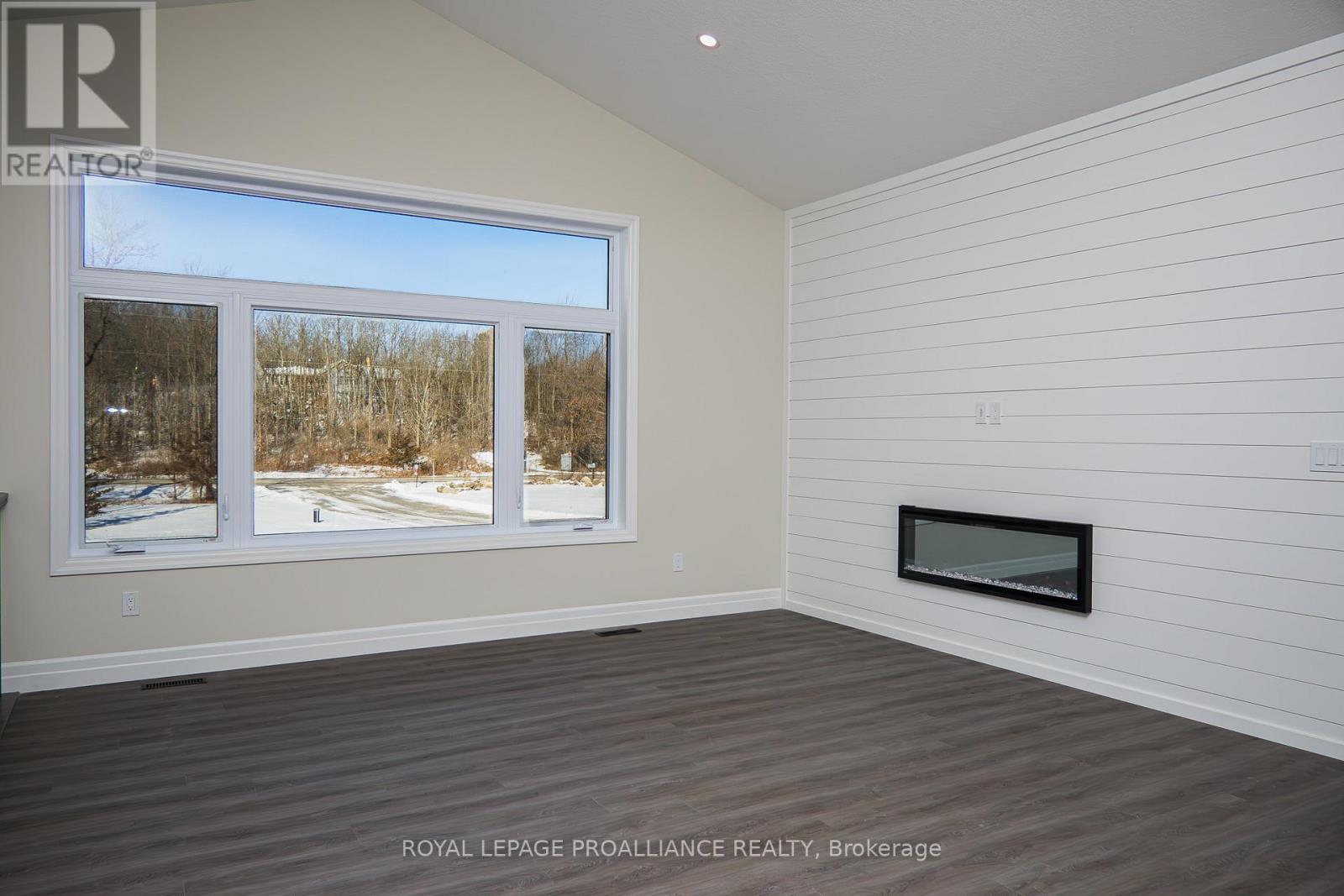 2461 VICTORIA ROAD - 24