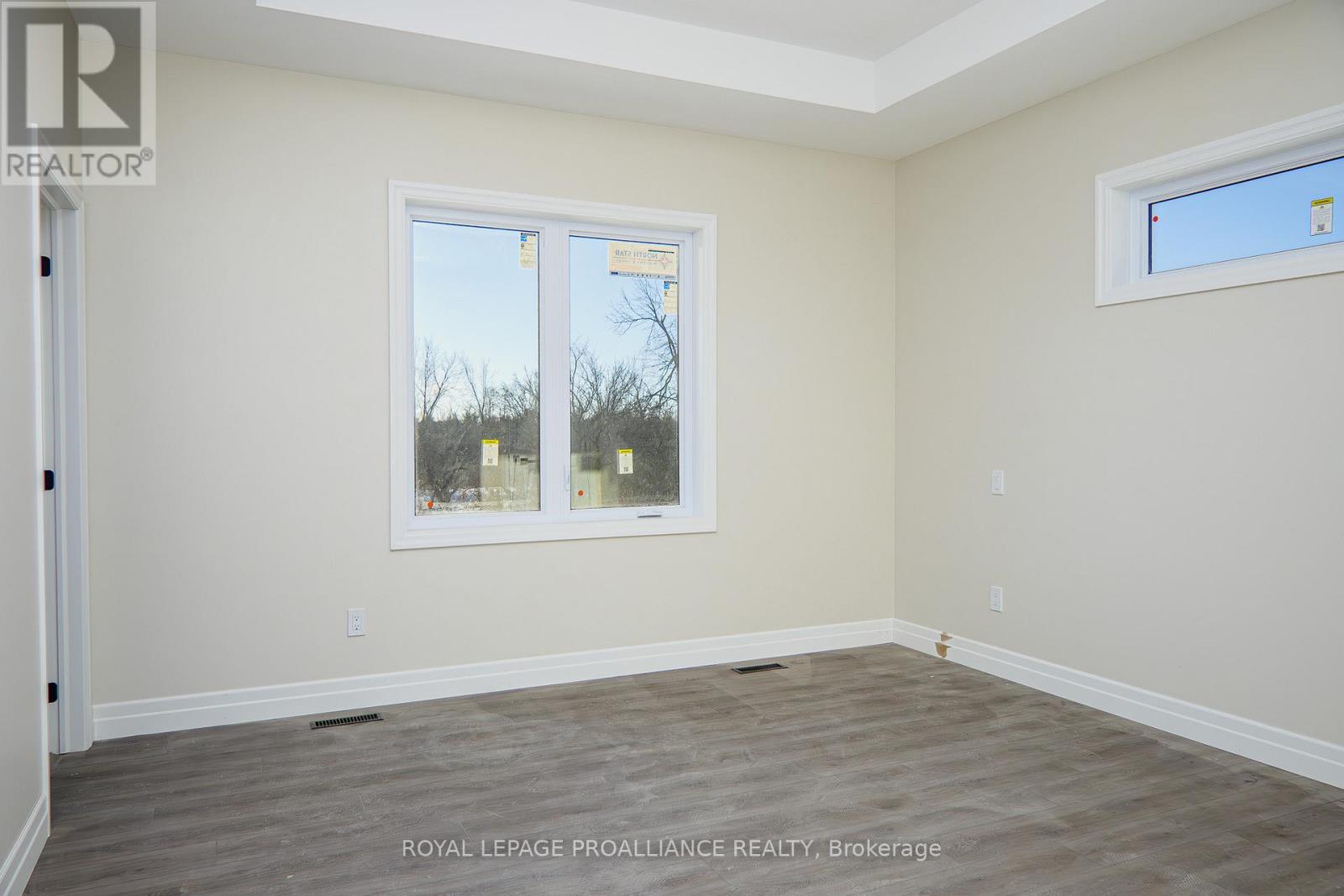 2461 VICTORIA ROAD - 27