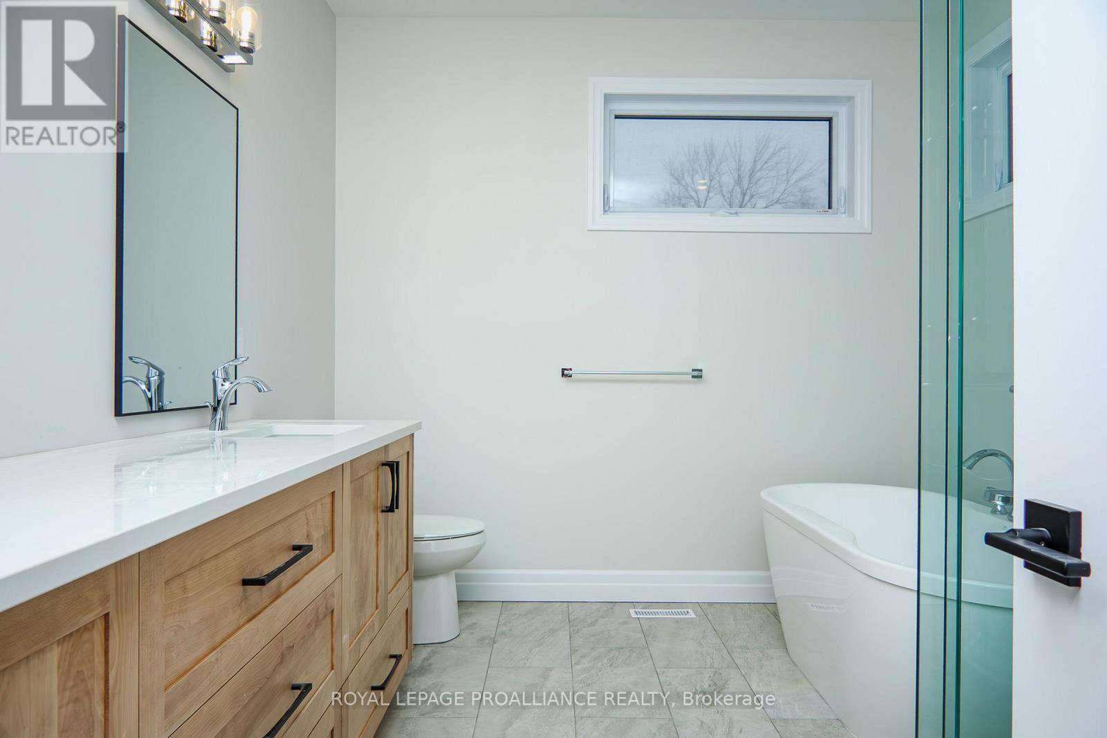 2461 VICTORIA ROAD - 34