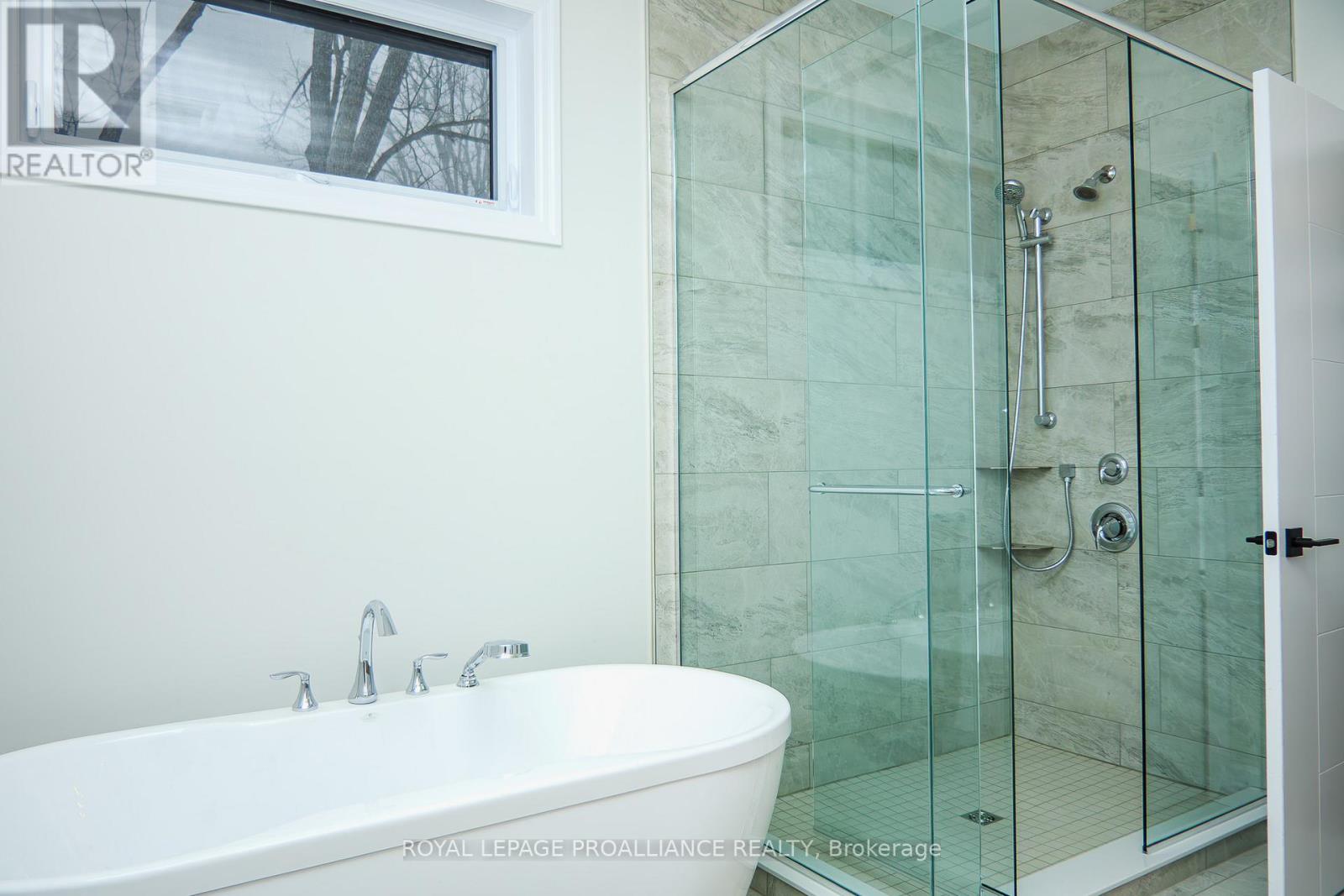 2461 VICTORIA ROAD - 35