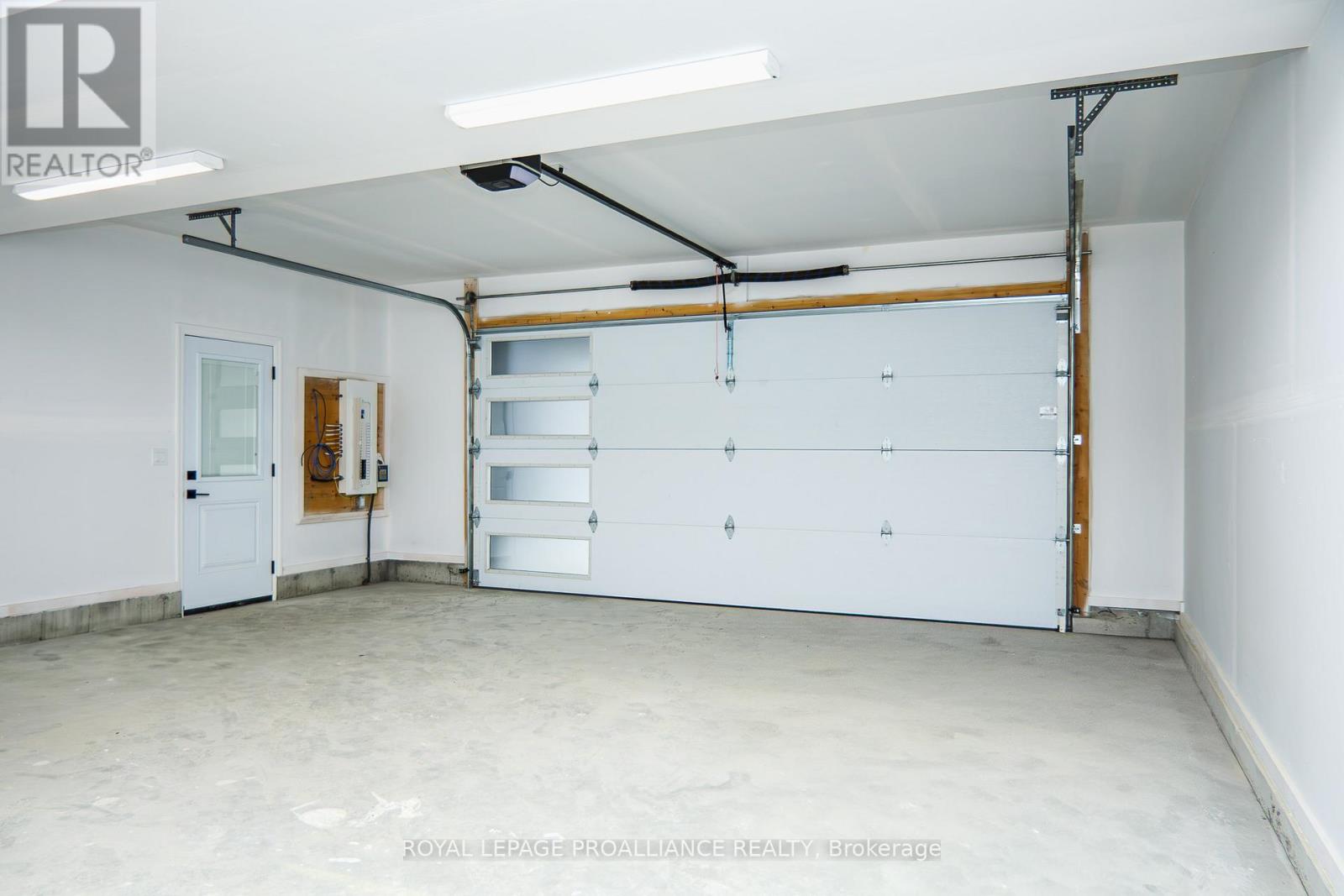 2461 VICTORIA ROAD - 40