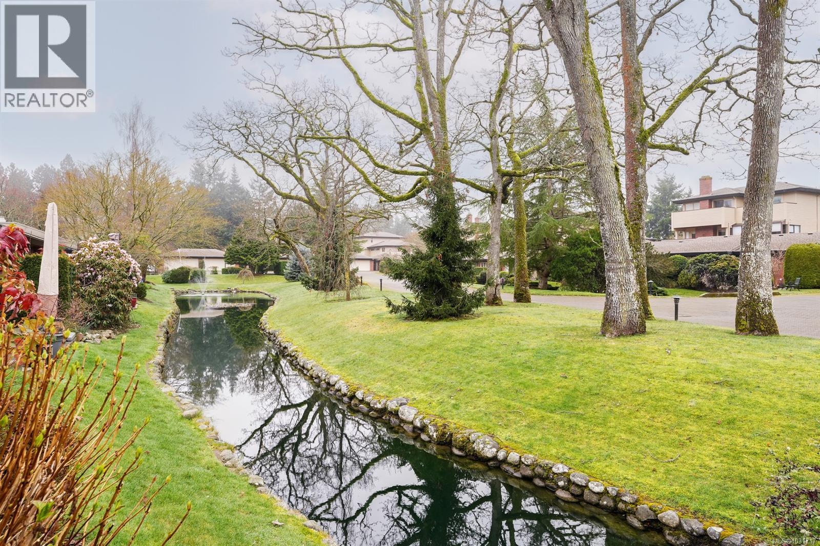 159 2345 Cedar Hill Cross Road, Oak Bay