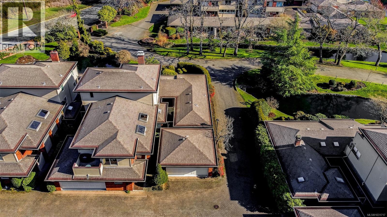 159 2345 Cedar Hill Cross Road, Oak Bay