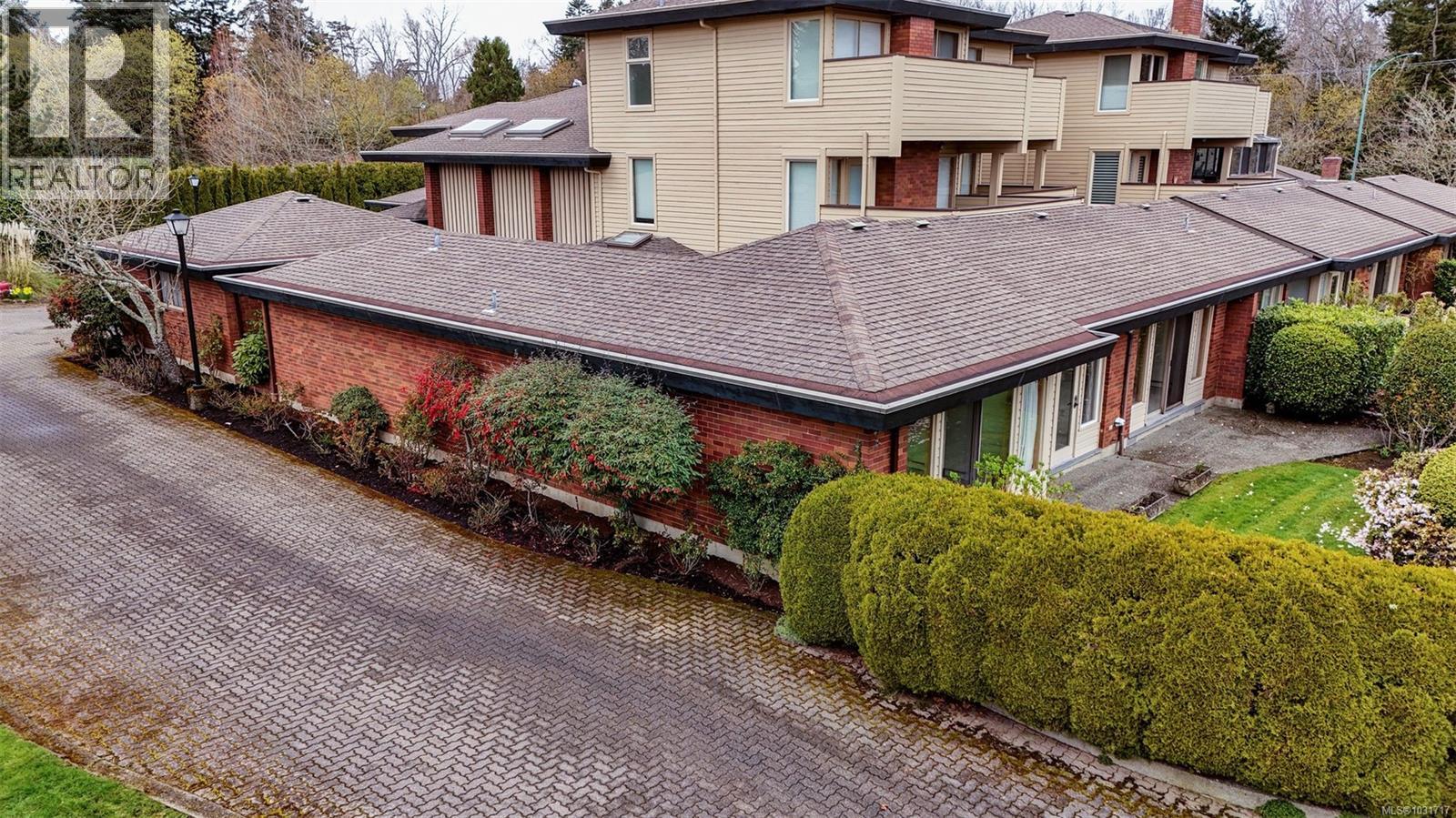 159 2345 Cedar Hill Cross Road, Oak Bay