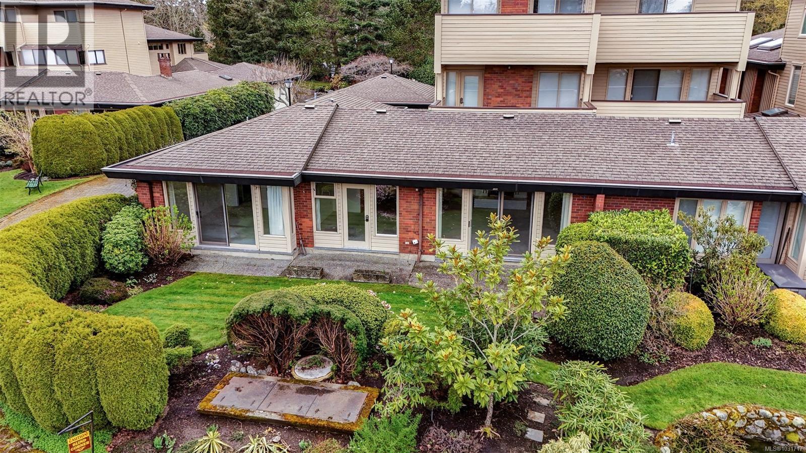 159 2345 Cedar Hill Cross Road, Oak Bay