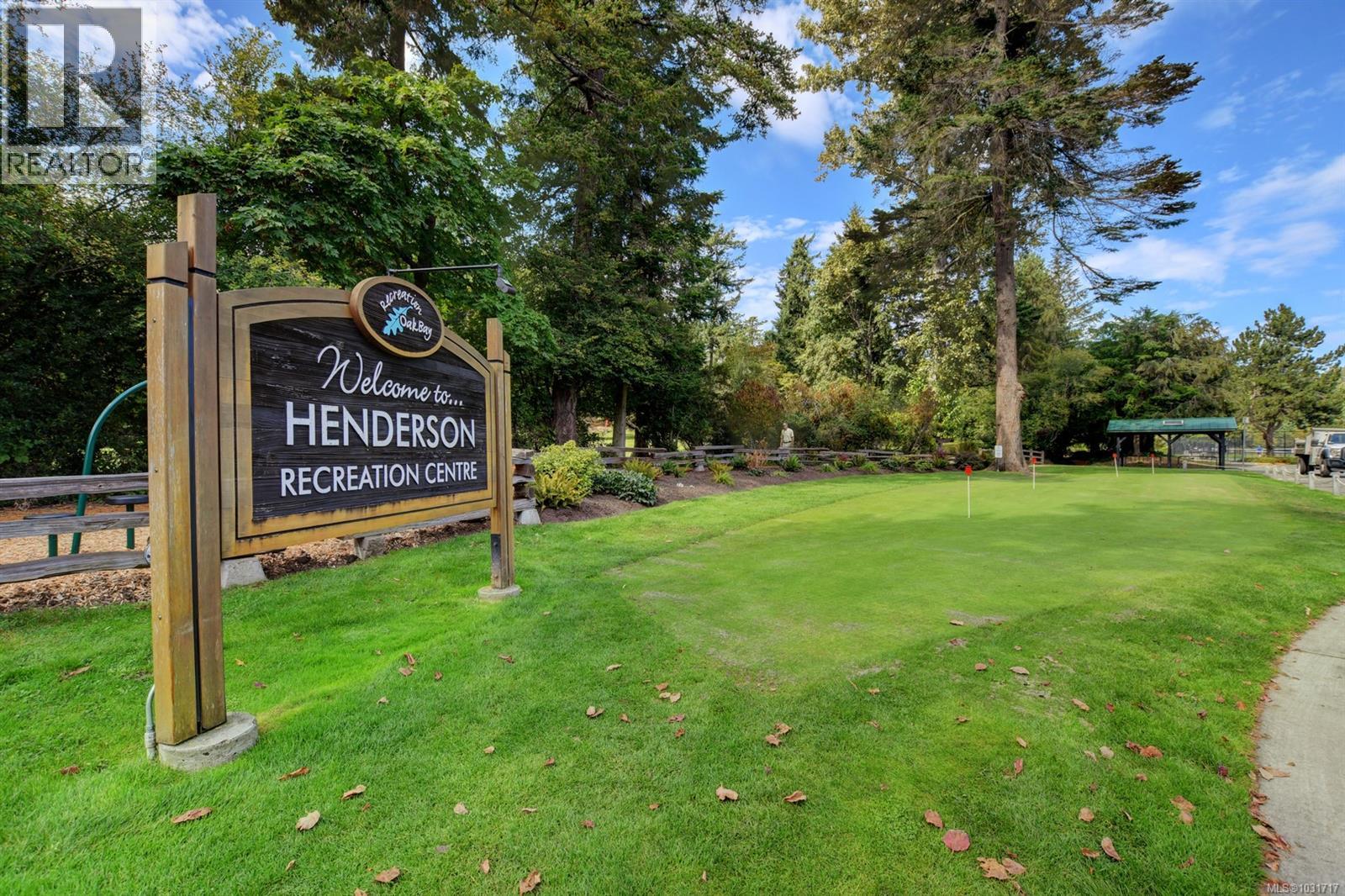 159 2345 Cedar Hill Cross Road, Oak Bay