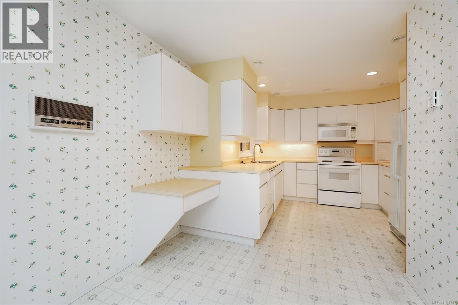 159 2345 Cedar Hill Cross Road, Oak Bay