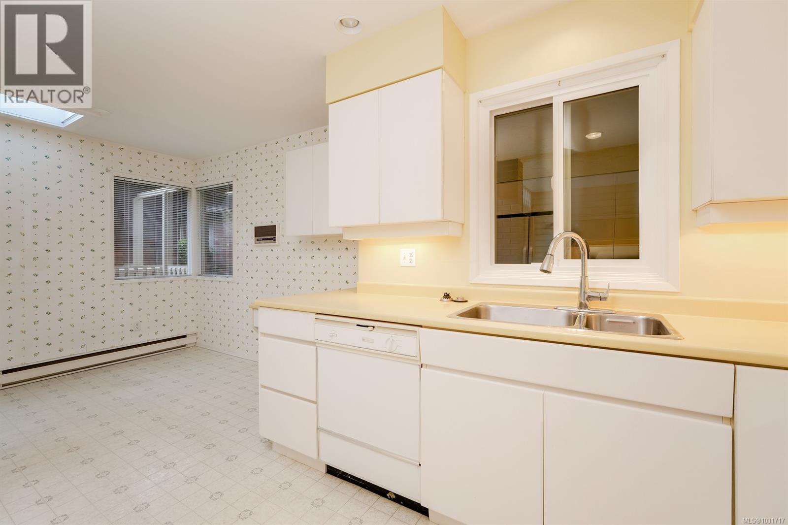 159 2345 Cedar Hill Cross Road, Oak Bay