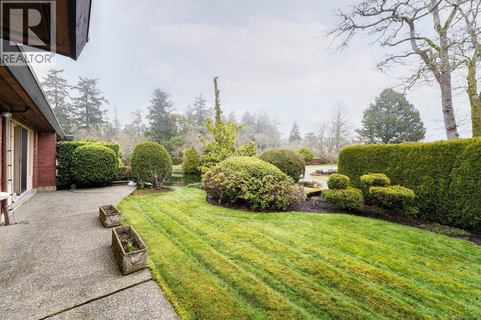 159 2345 Cedar Hill Cross Road, Oak Bay