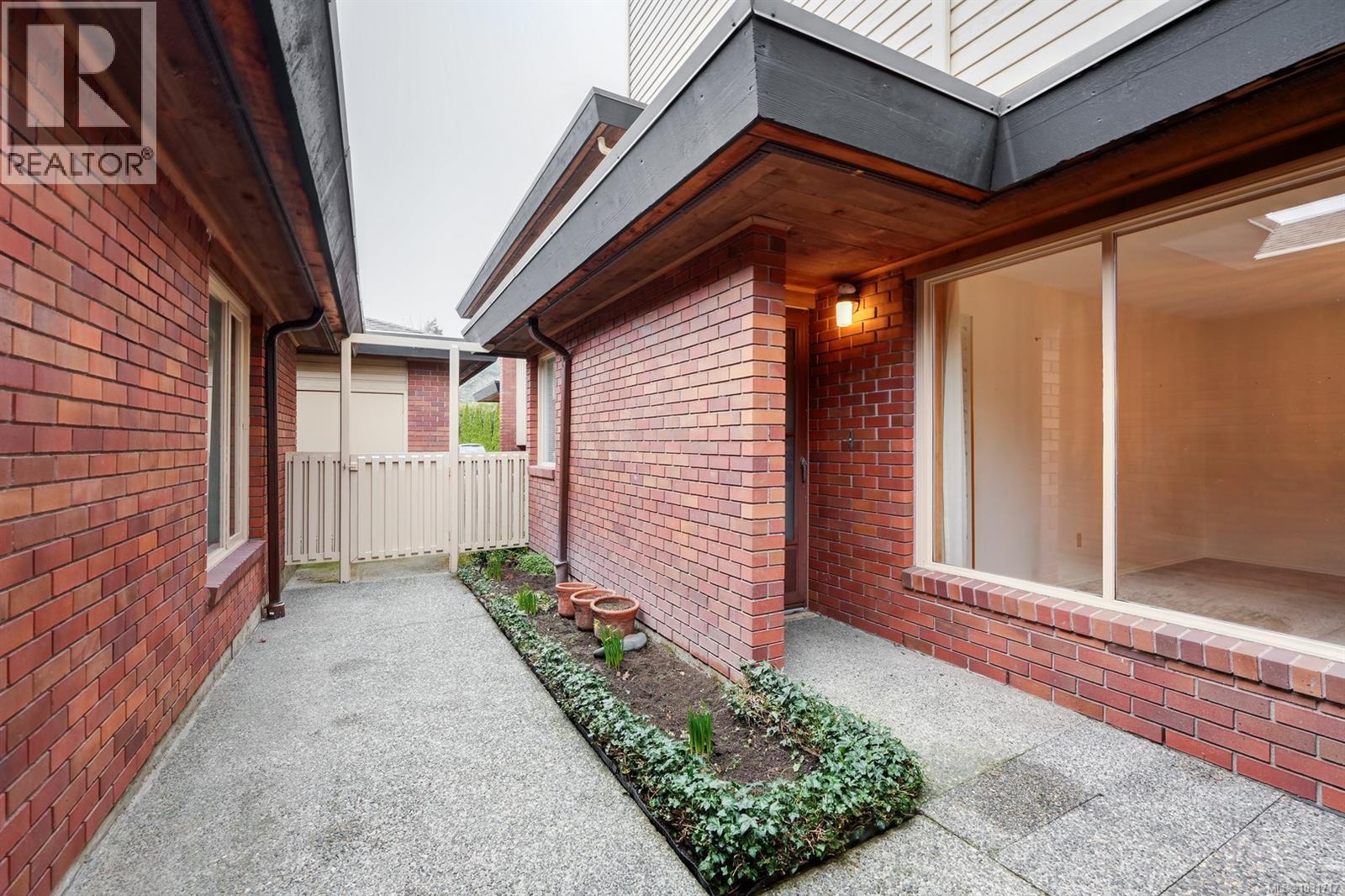 159 2345 Cedar Hill Cross Road, Oak Bay