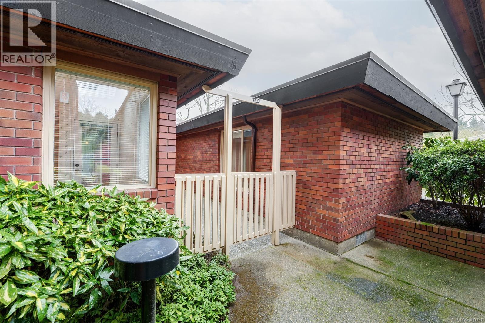 159 2345 Cedar Hill Cross Road, Oak Bay