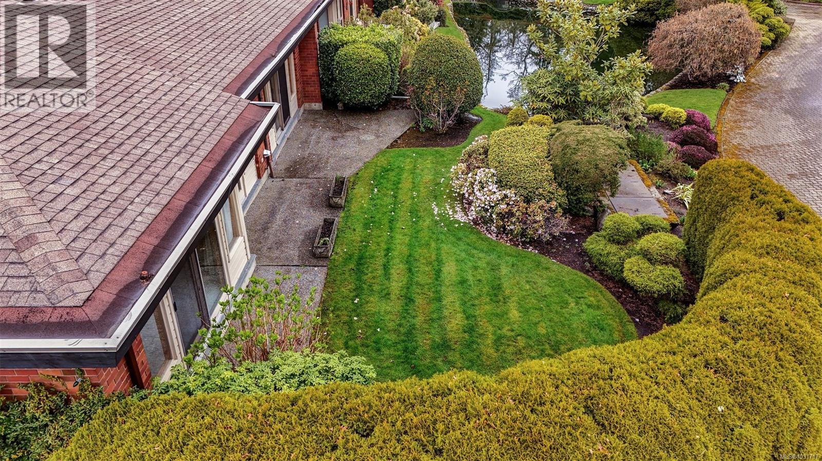 159 2345 Cedar Hill Cross Road, Oak Bay