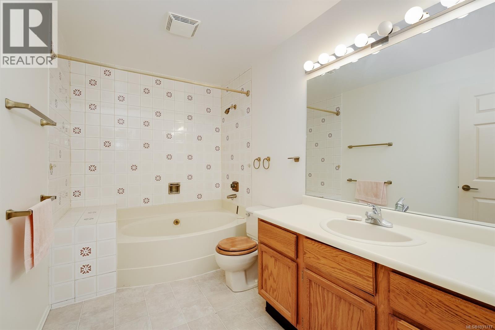 159 2345 Cedar Hill Cross Road, Oak Bay