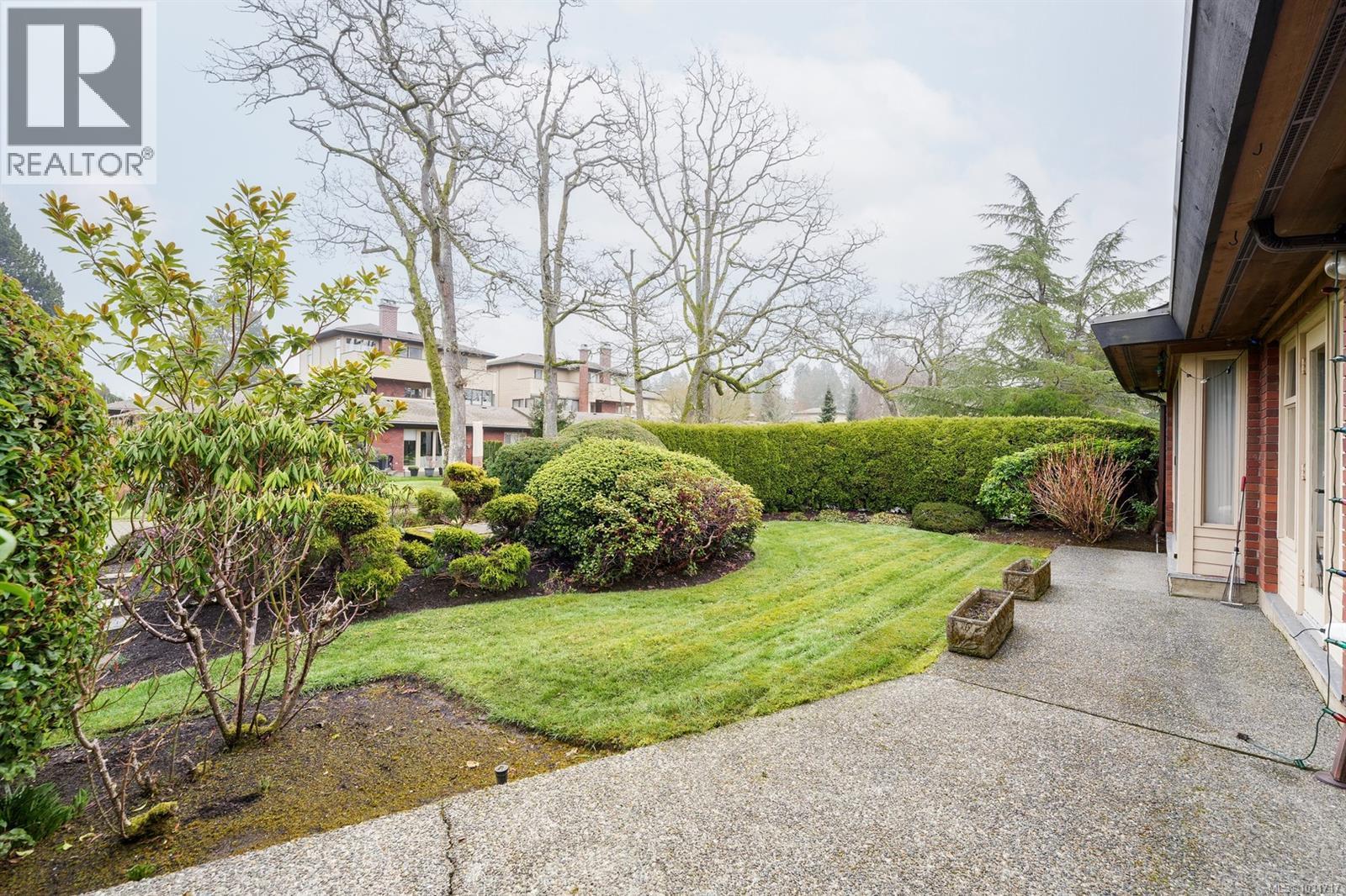 159 2345 Cedar Hill Cross Road, Oak Bay