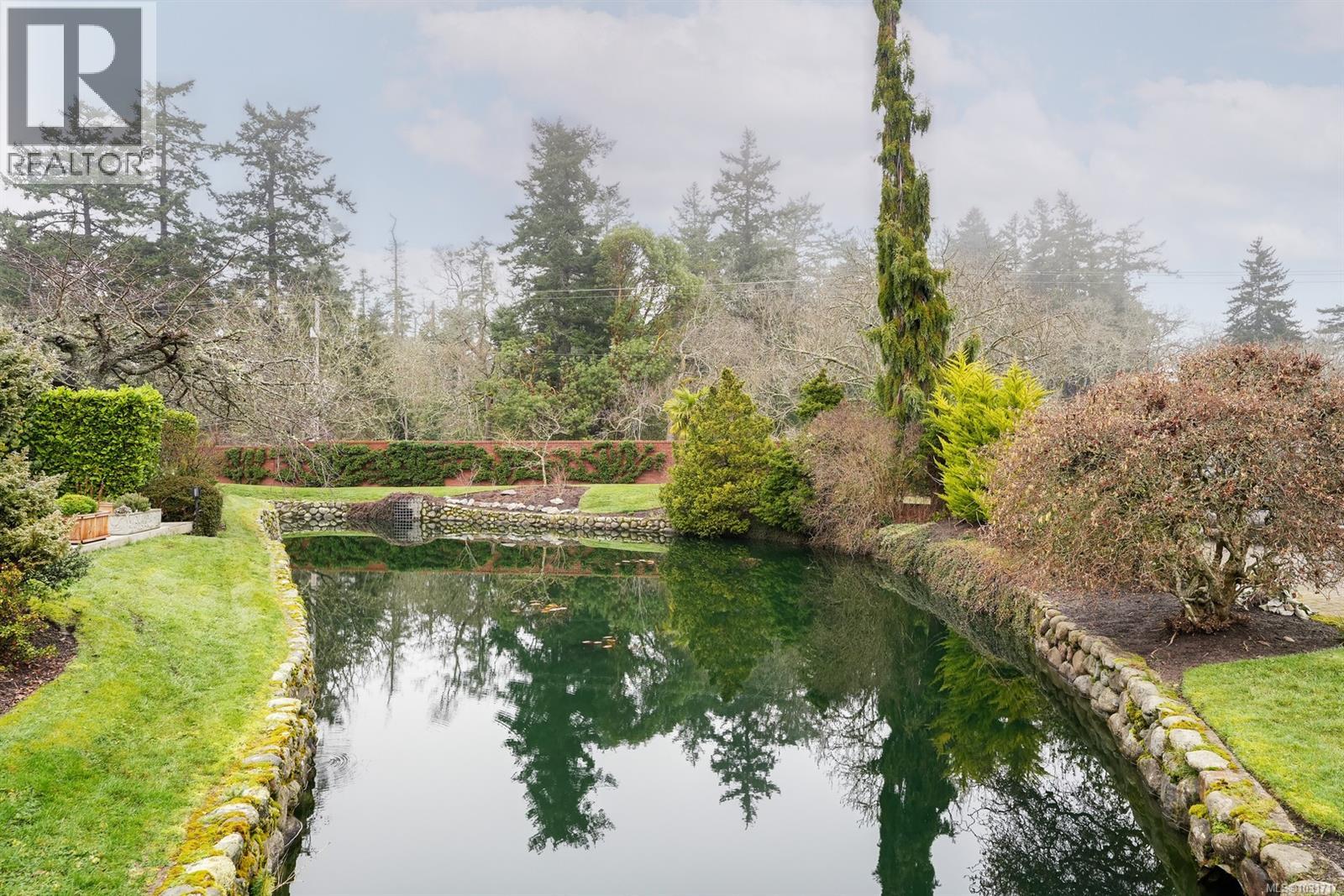 159 2345 Cedar Hill Cross Road, Oak Bay