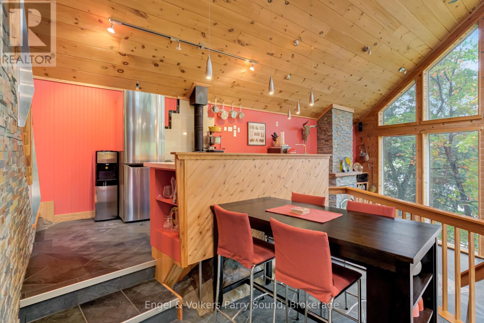 139 MANITOU DRIVE - 18