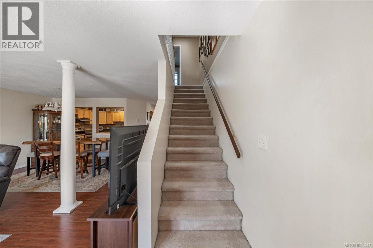 33 2055 GALERNO Rd, Campbell River