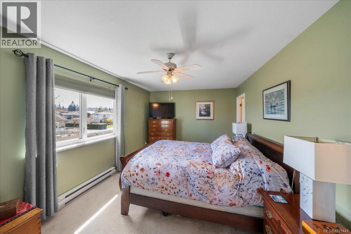 33 2055 GALERNO Rd, Campbell River