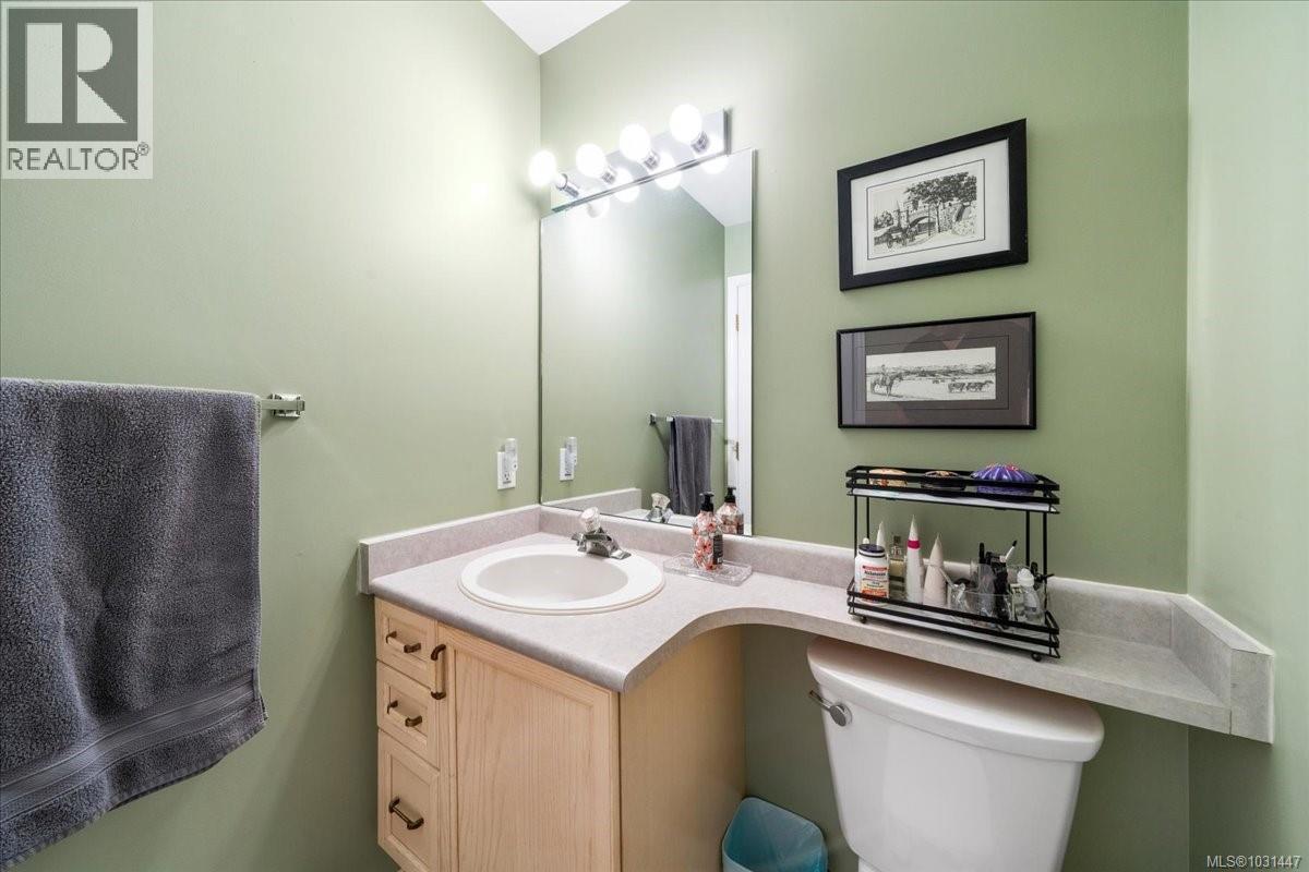 33 2055 GALERNO Rd, Campbell River