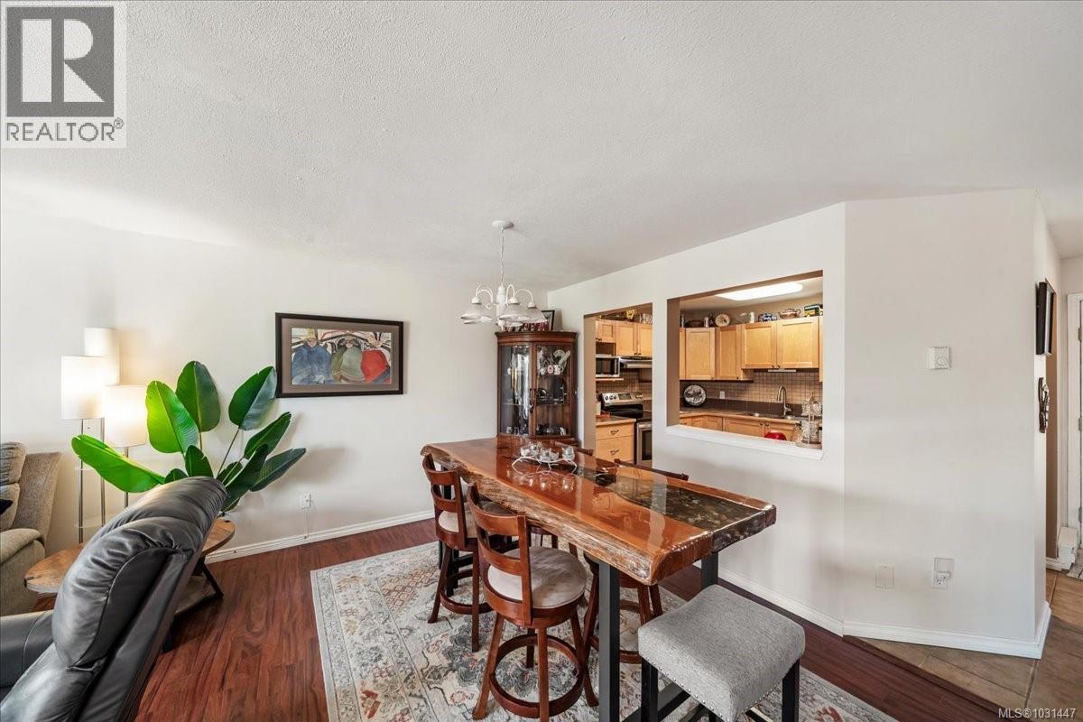 33 2055 GALERNO Rd, Campbell River