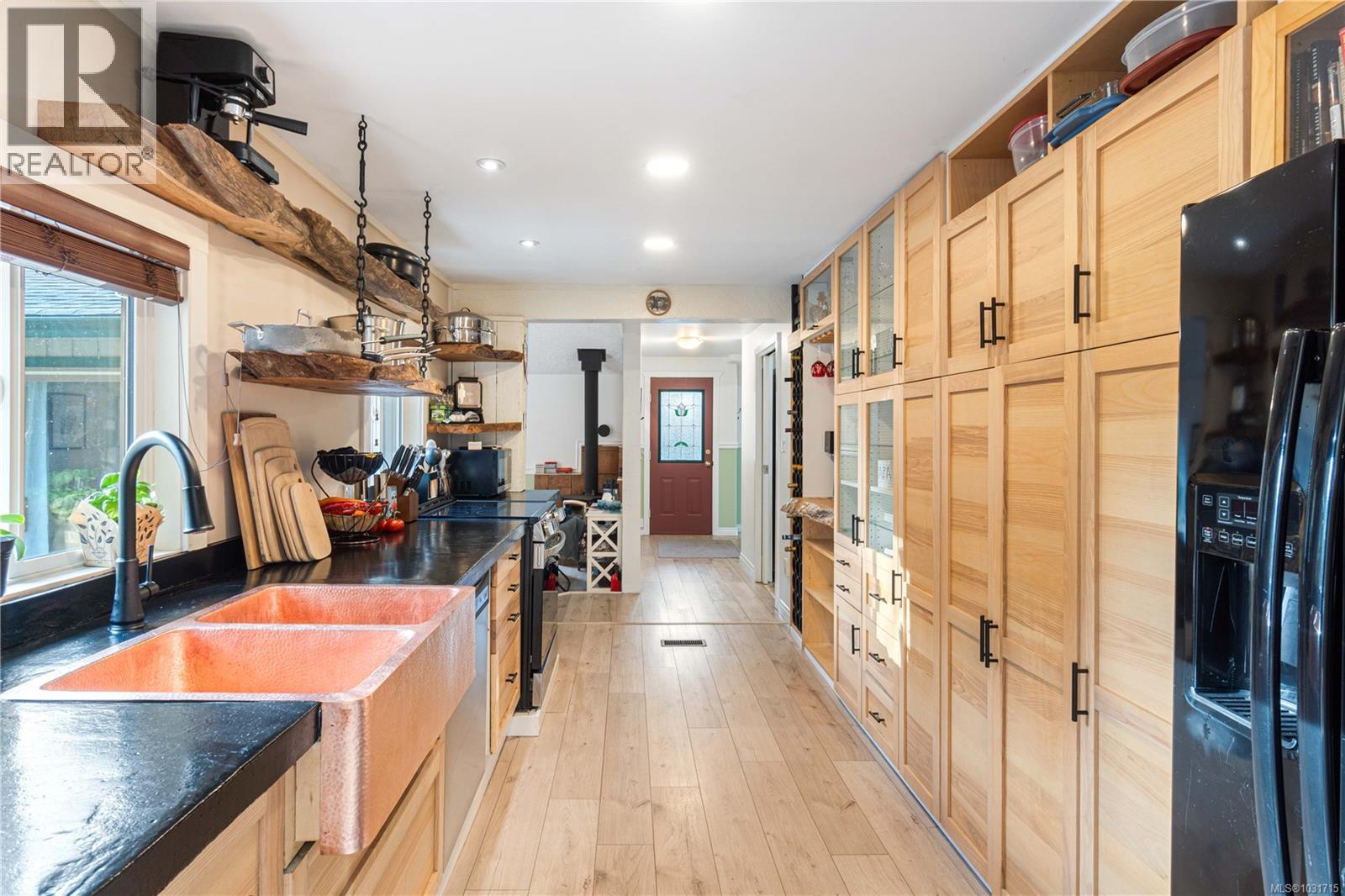 3872 ISLAND HWY W - 3