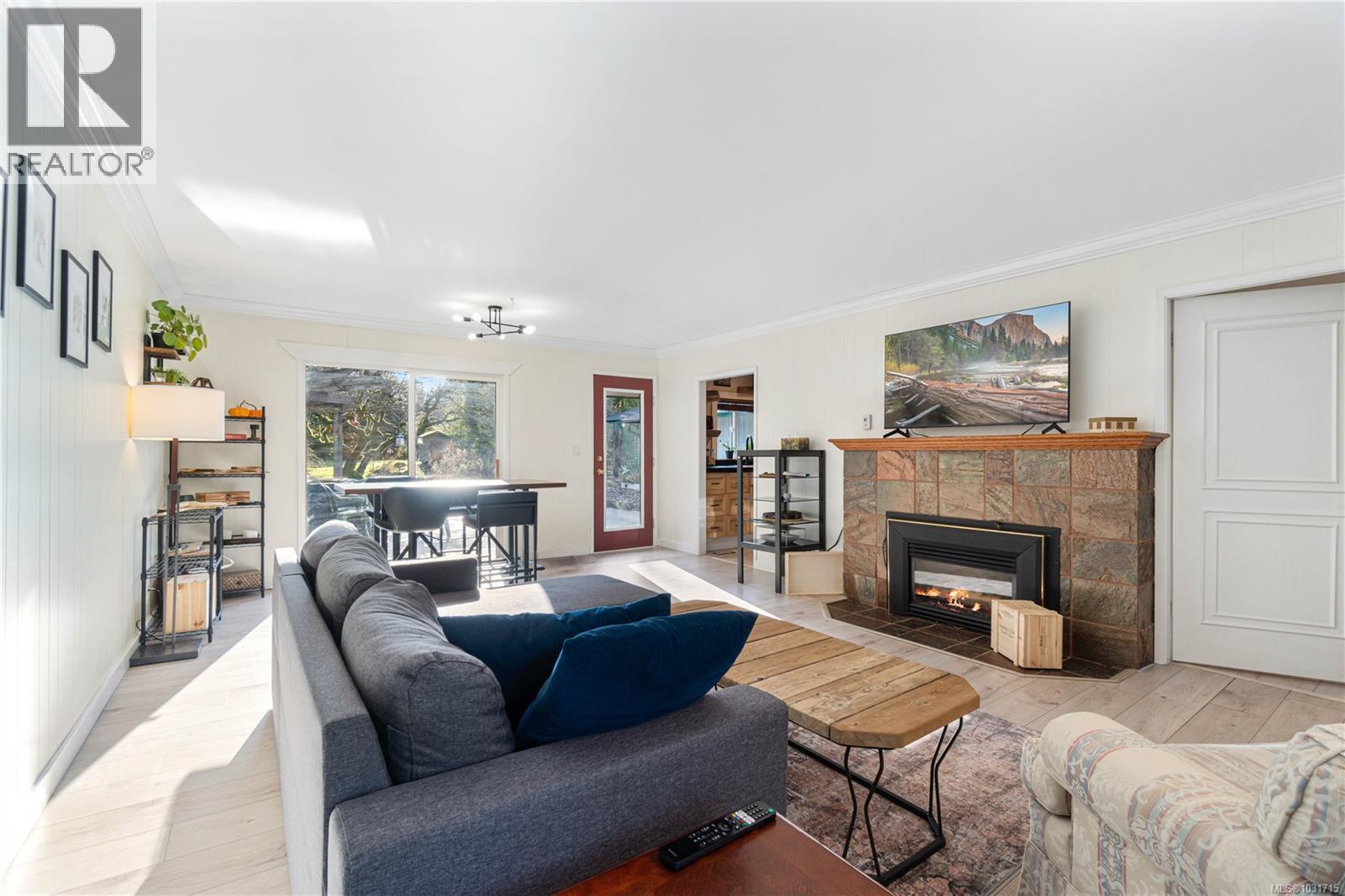 3872 ISLAND HWY W - 24