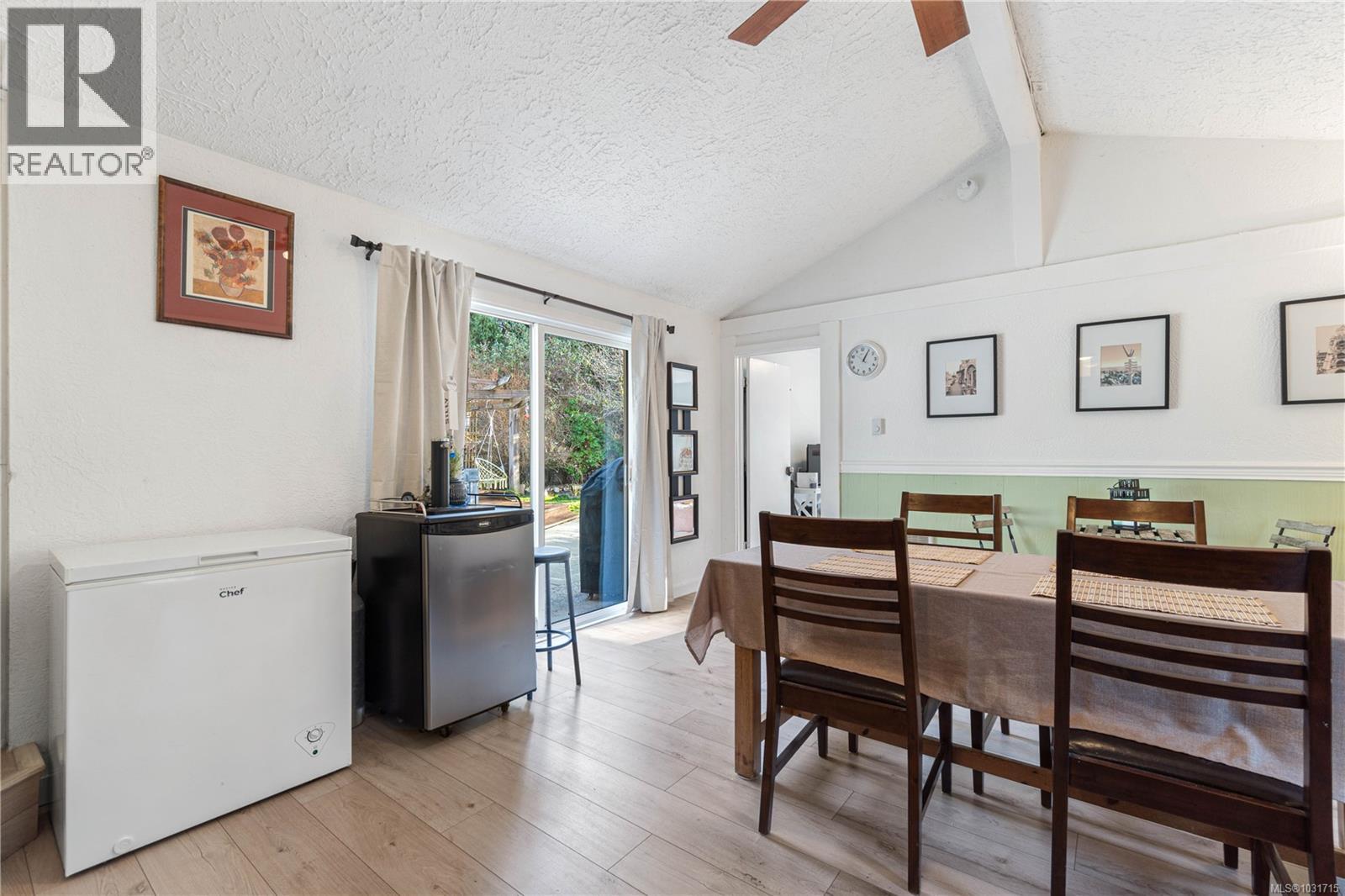 3872 ISLAND HWY W - 16