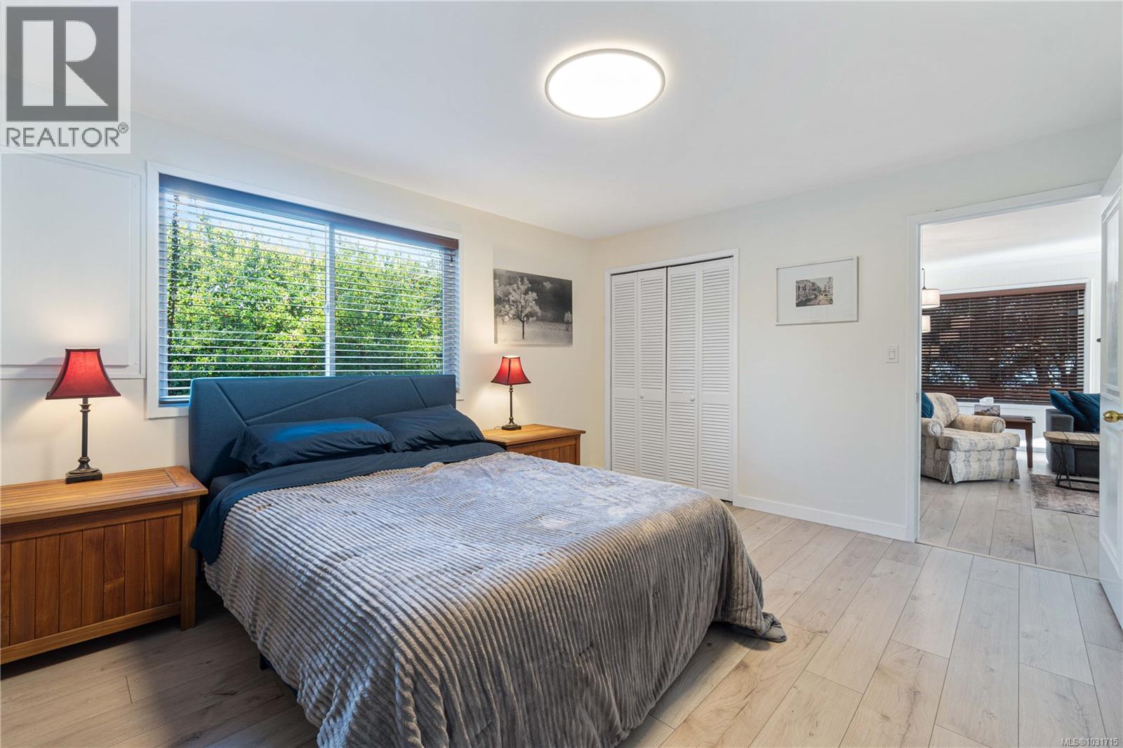 3872 ISLAND HWY W - 28