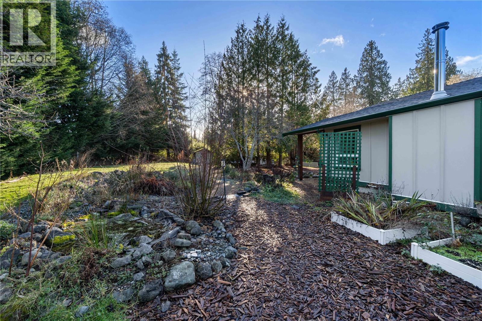 3872 ISLAND HWY W - 40