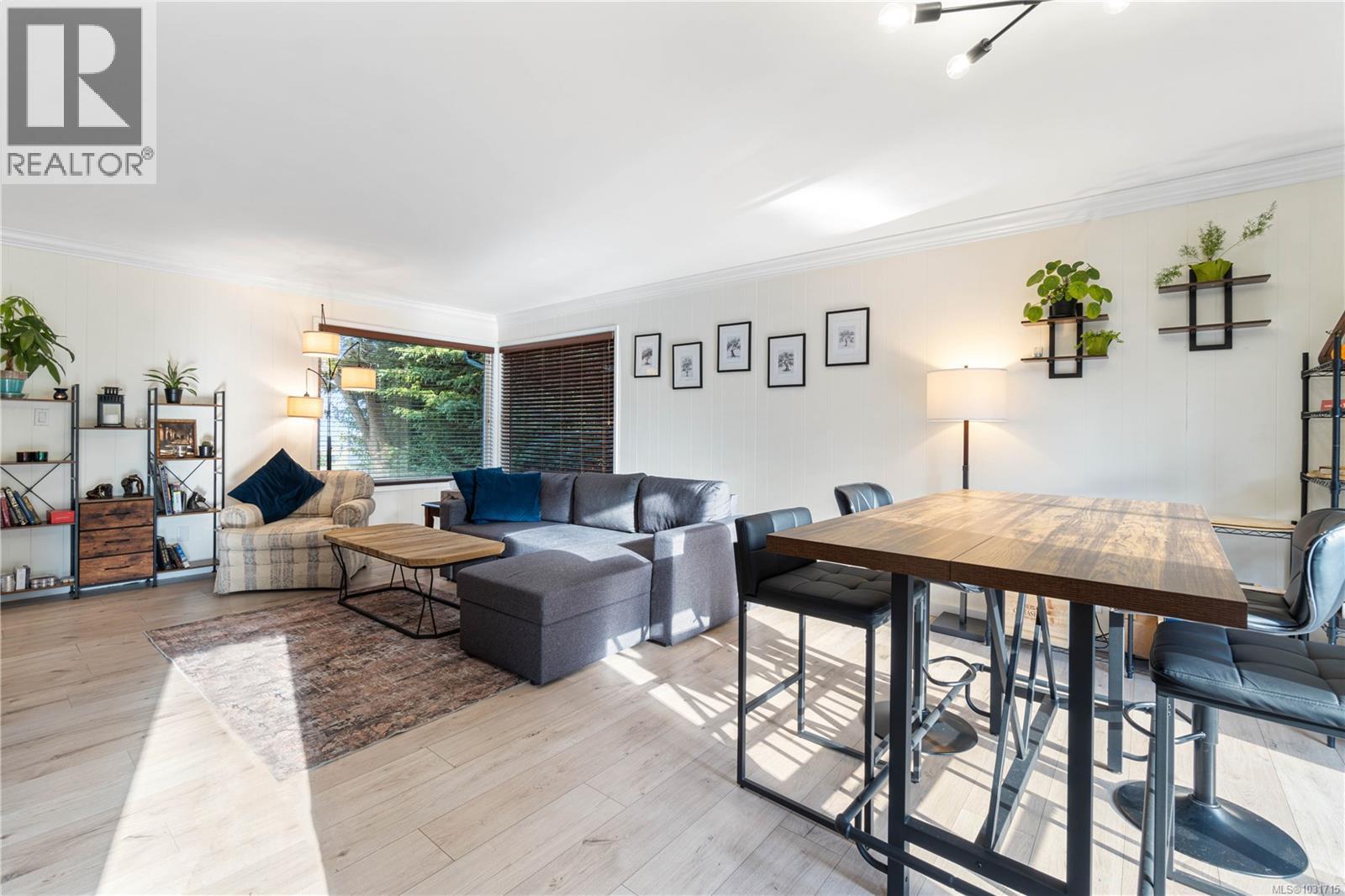 3872 ISLAND HWY W - 21