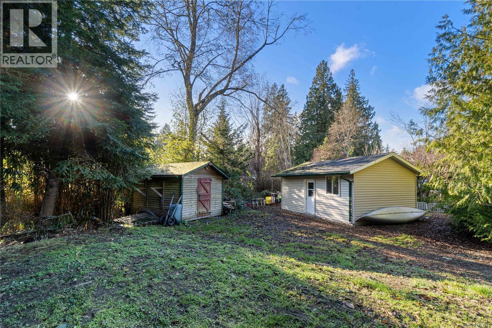 3872 ISLAND HWY W - 37