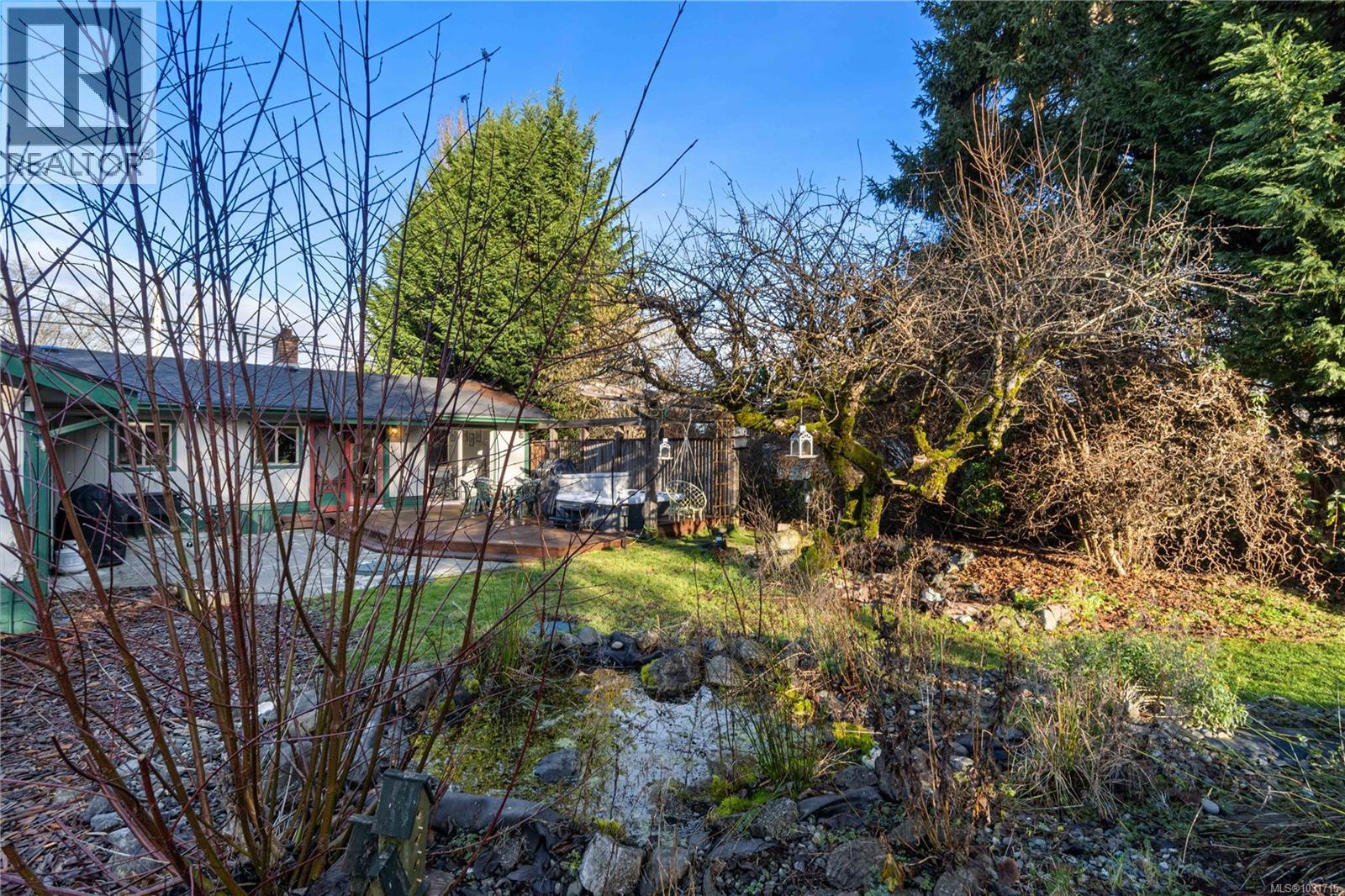 3872 ISLAND HWY W - 41