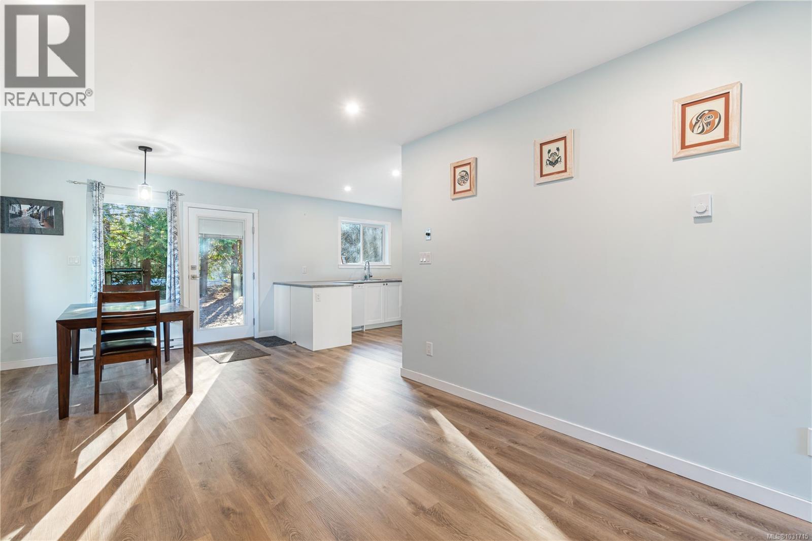 3872 ISLAND HWY W - 53