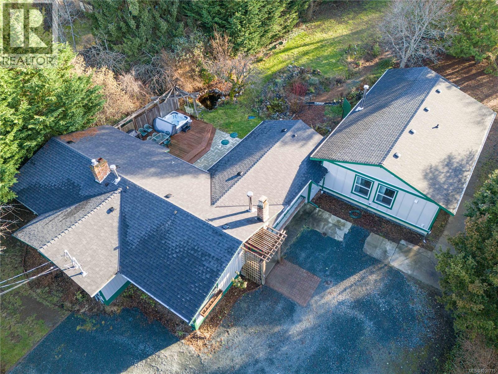 3872 ISLAND HWY W - 67