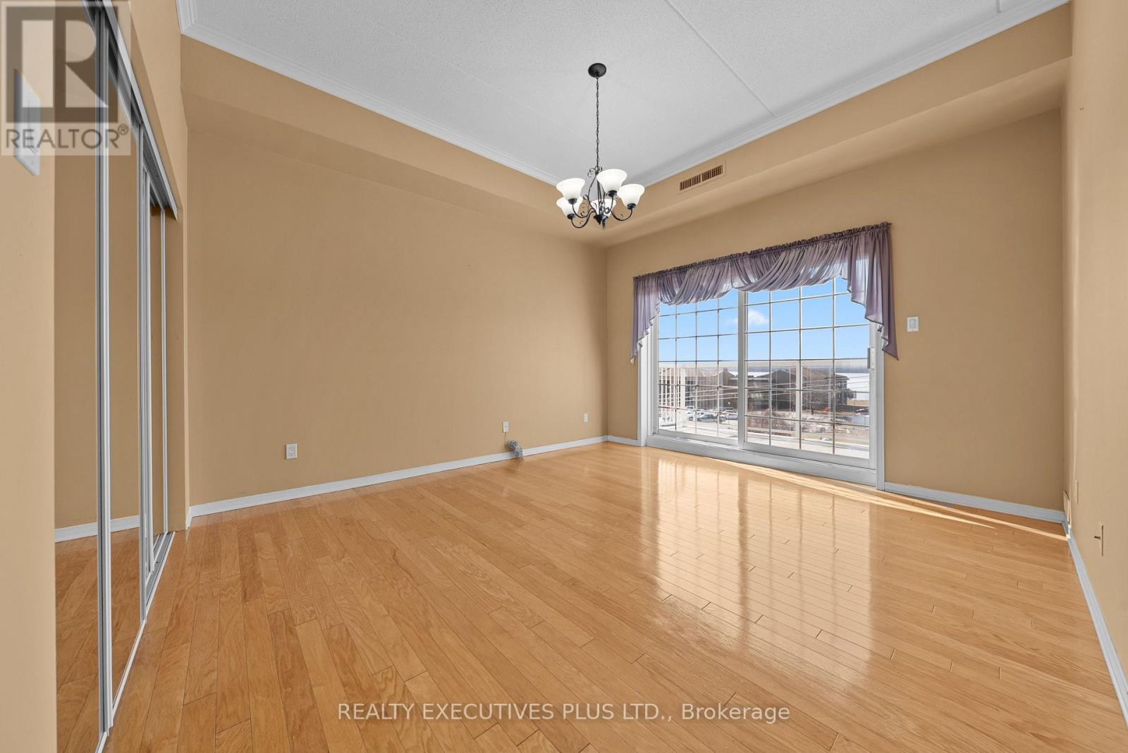 #407 2921 LAURIER STREET - 20
