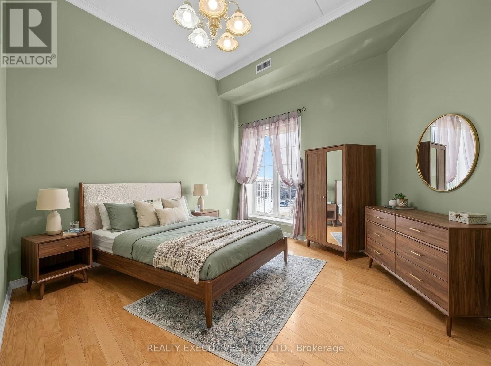 #407 2921 LAURIER STREET - 24