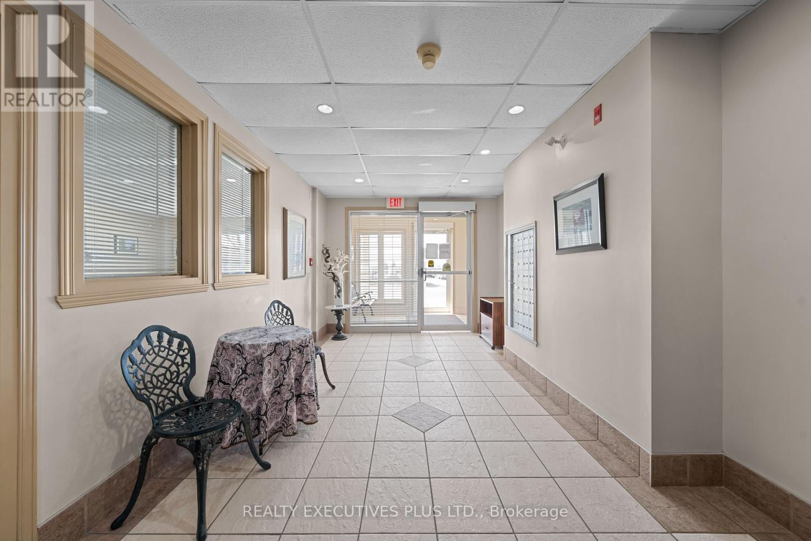 #407 2921 LAURIER STREET - 32
