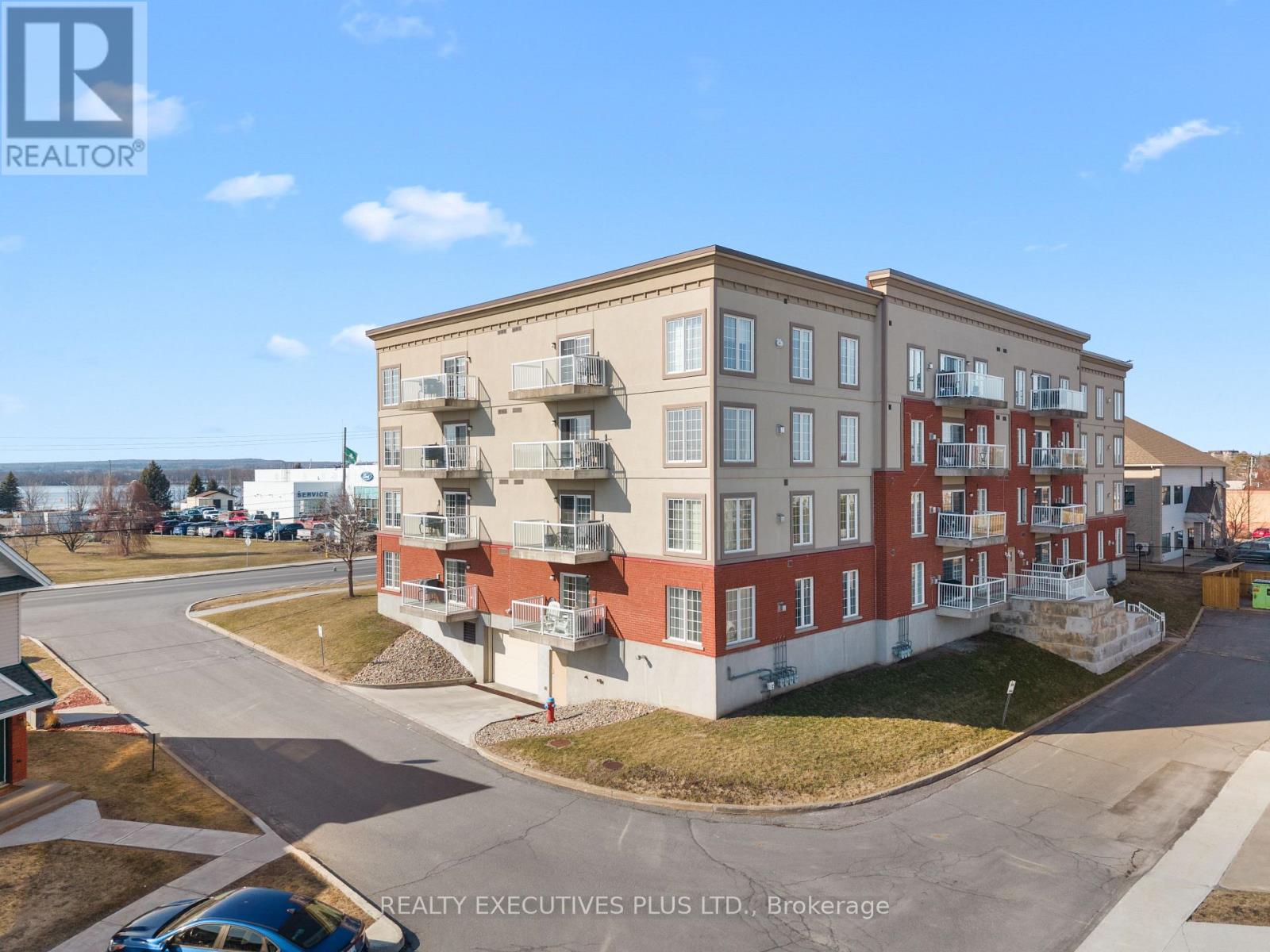 #407 2921 LAURIER STREET - 36
