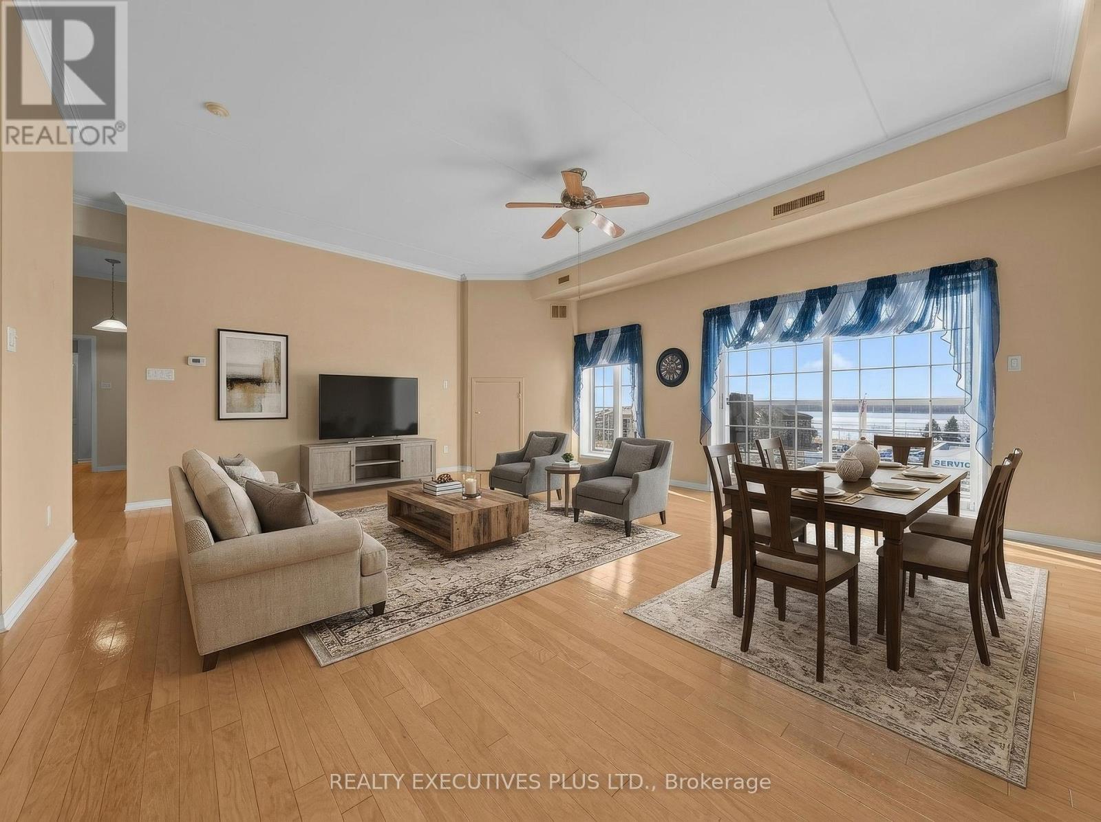 #407 2921 LAURIER STREET - 7