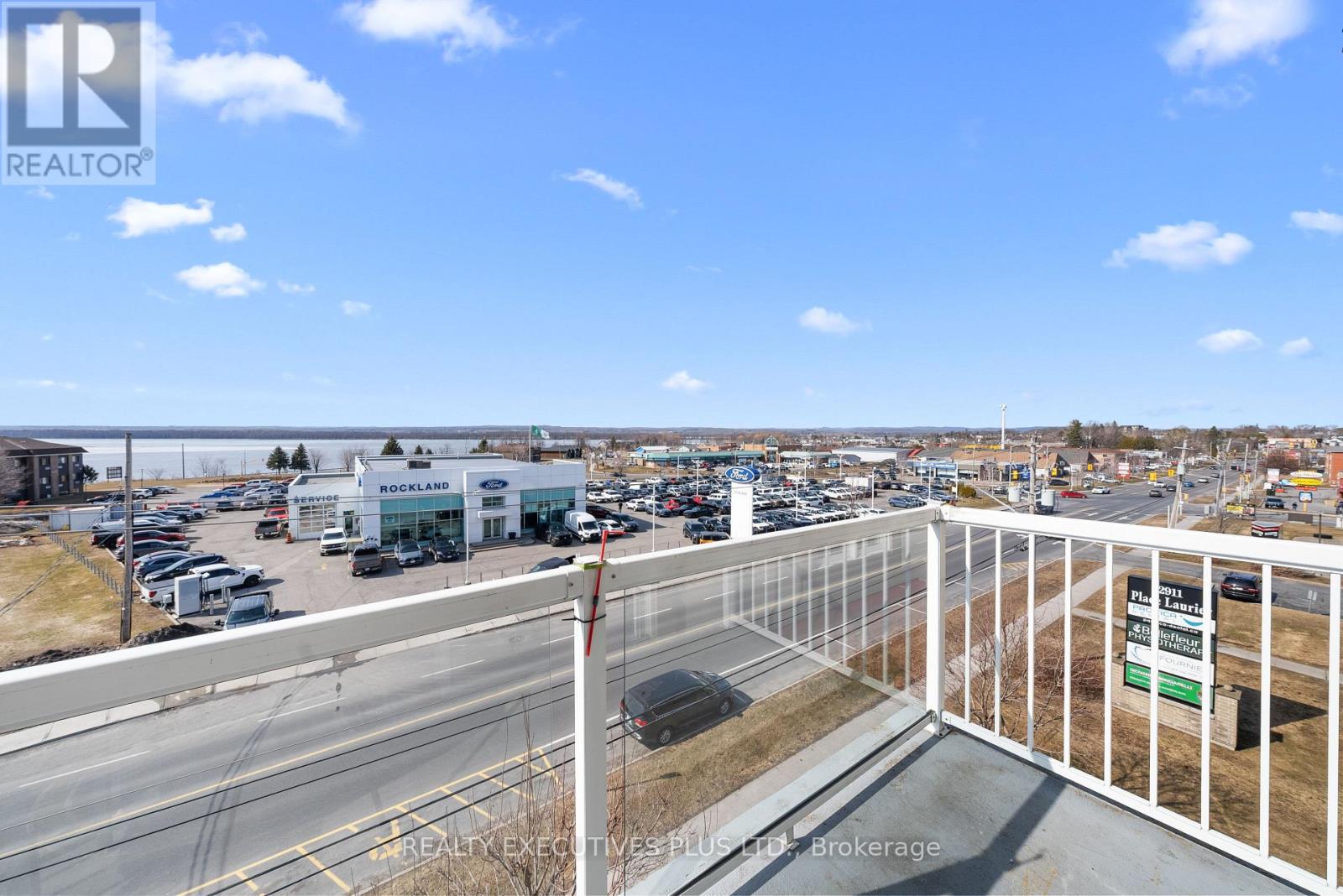 #407 2921 LAURIER STREET - 9