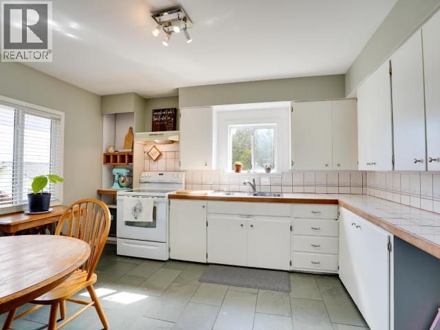 4212 MANSON AVE - 10